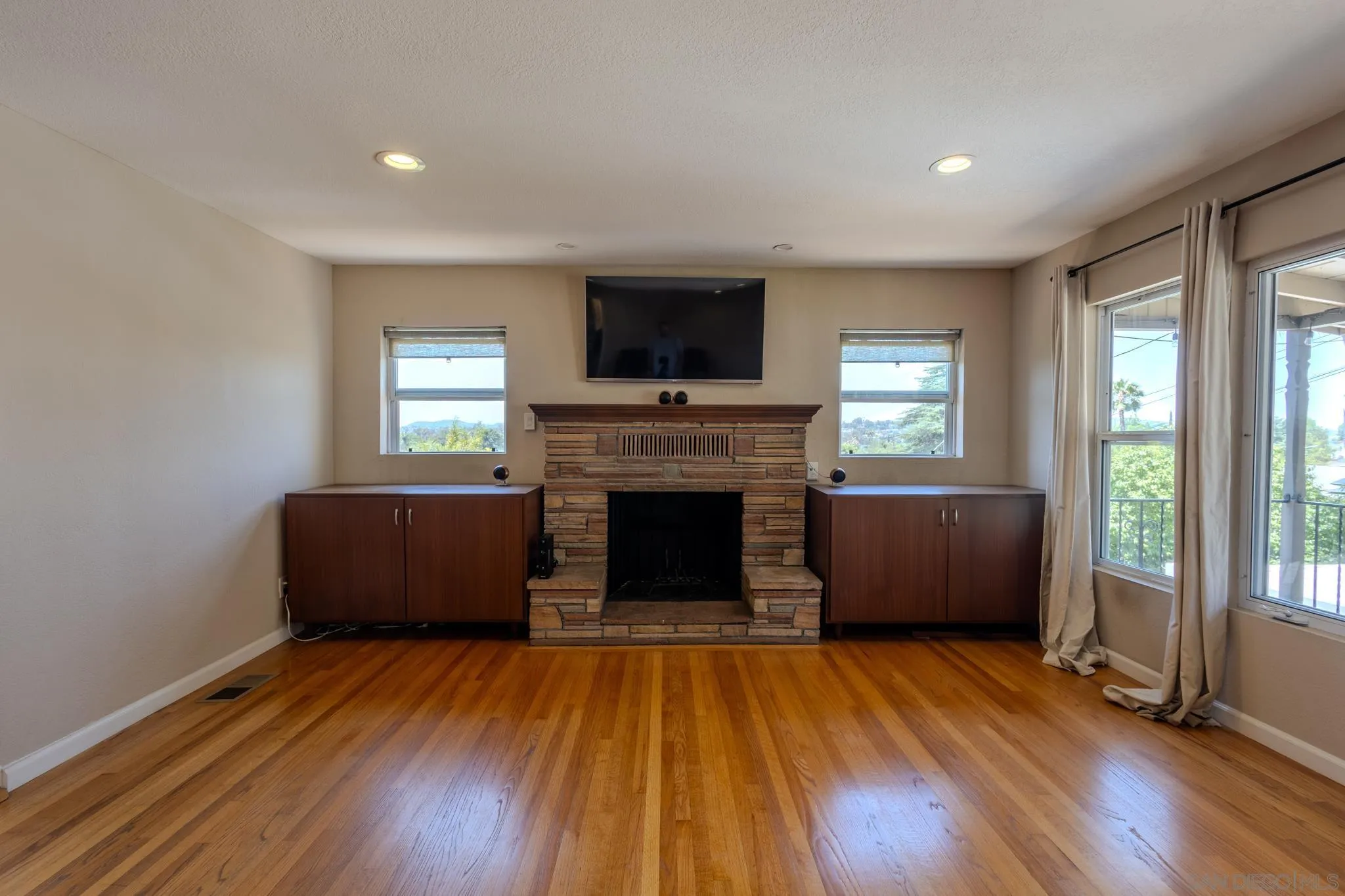 https://cdn.realtyfeed.com/cdn/127/250031952/83f033f5f3ee4dce8843703e1606cada.webp