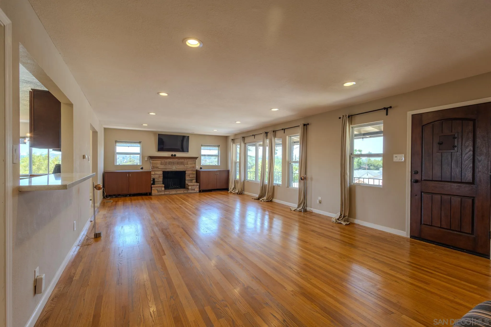 https://cdn.realtyfeed.com/cdn/127/250031952/90417d071c09960408bdc030c0b0e8fb.webp