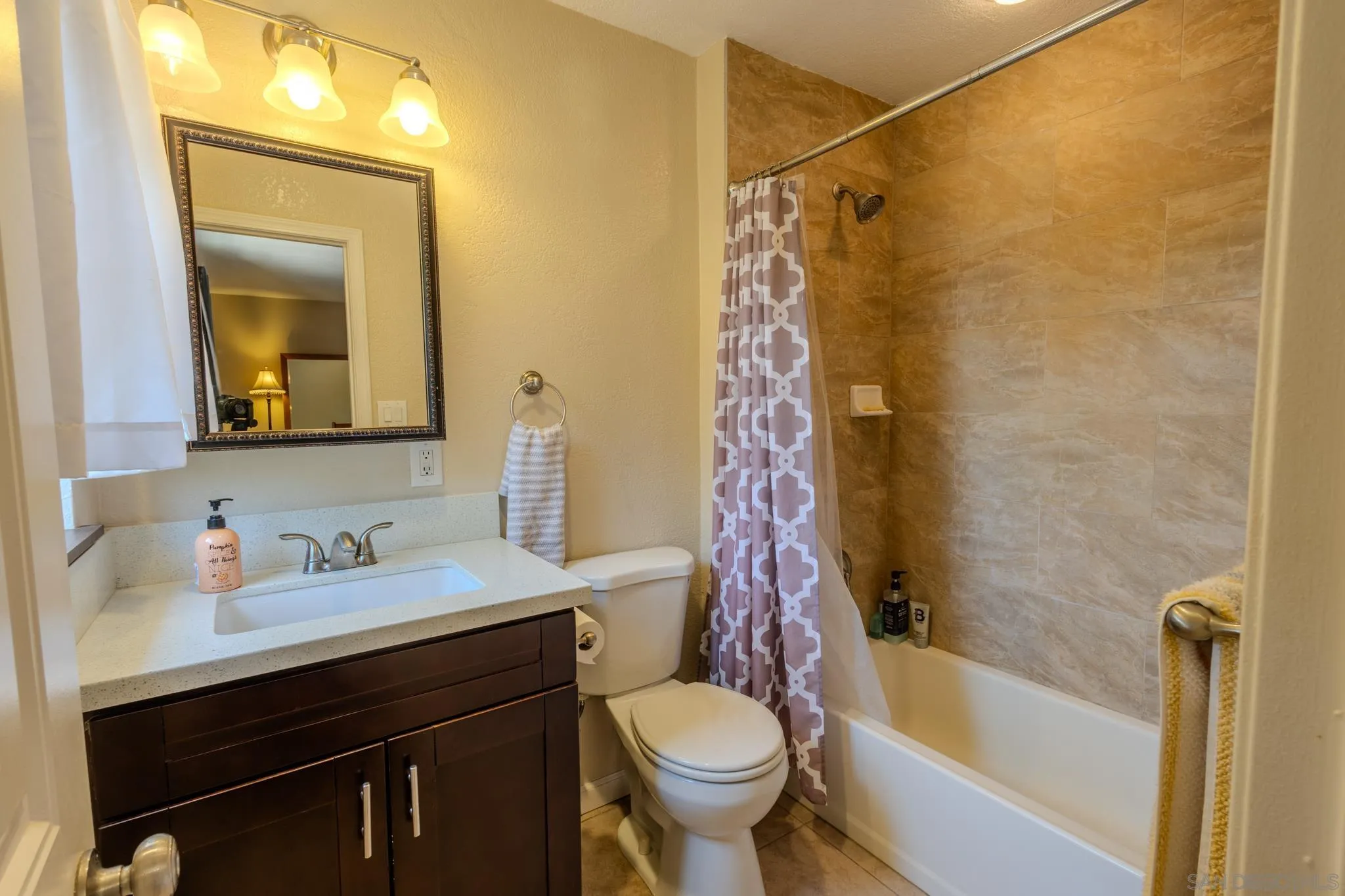 https://cdn.realtyfeed.com/cdn/127/250031952/b9d5de3af0463a2f56f7a3088994981c.webp