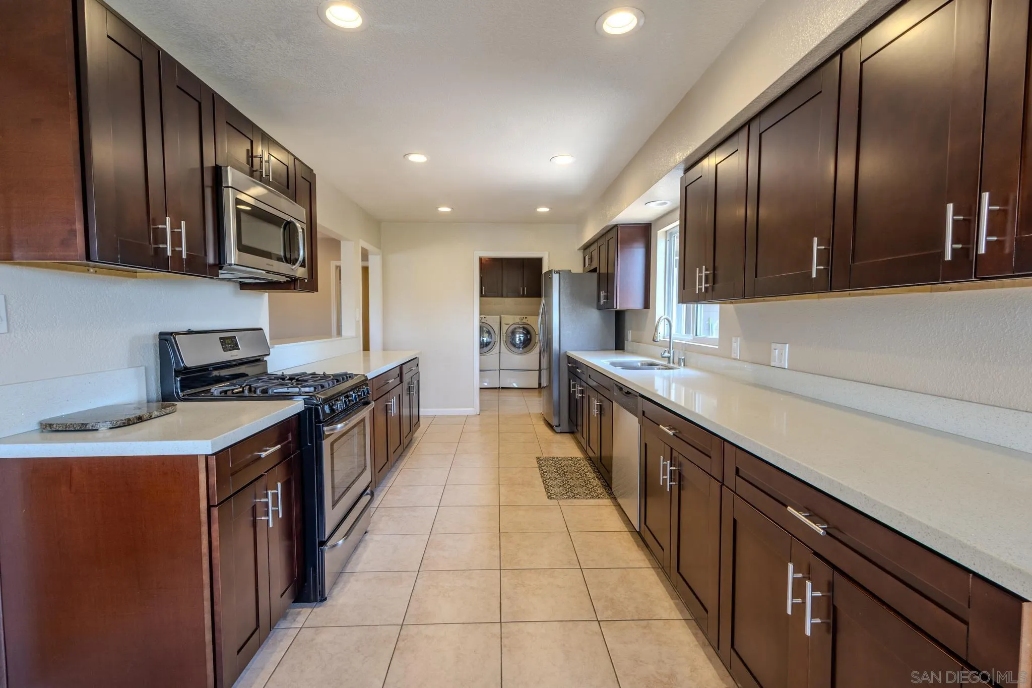 https://cdn.realtyfeed.com/cdn/127/250031952/eeb6ddd9618c422aa1cf5590542252c9.webp