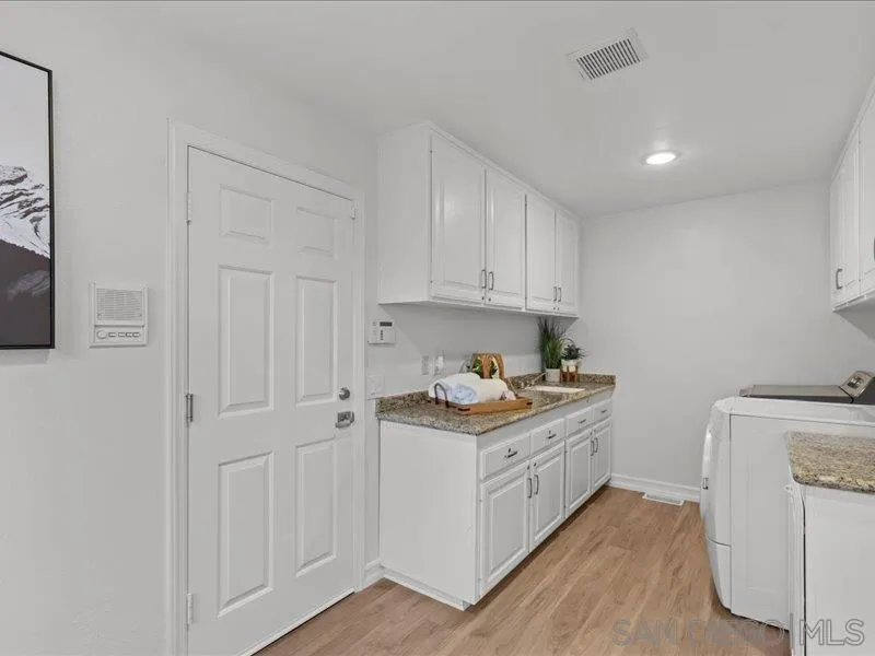 https://cdn.realtyfeed.com/cdn/127/250031975/70dd44decb6cfe99943d5926ec8dae81.webp