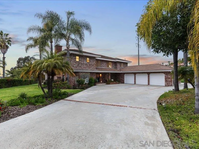 https://cdn.realtyfeed.com/cdn/127/250031975/757d3f6fcc614fe495b30ce215569beb.webp