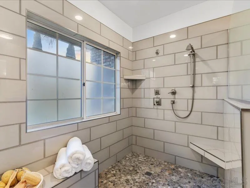 https://cdn.realtyfeed.com/cdn/127/250031975/b10cfd4a5cb283b33e75e251200521ba.webp