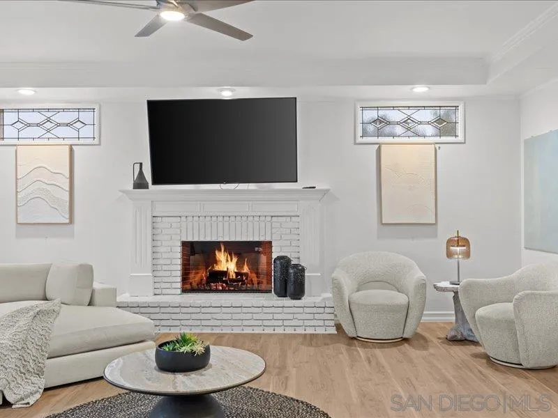 https://cdn.realtyfeed.com/cdn/127/250031975/de982f955406f0d1f2794121c4488a3d.webp