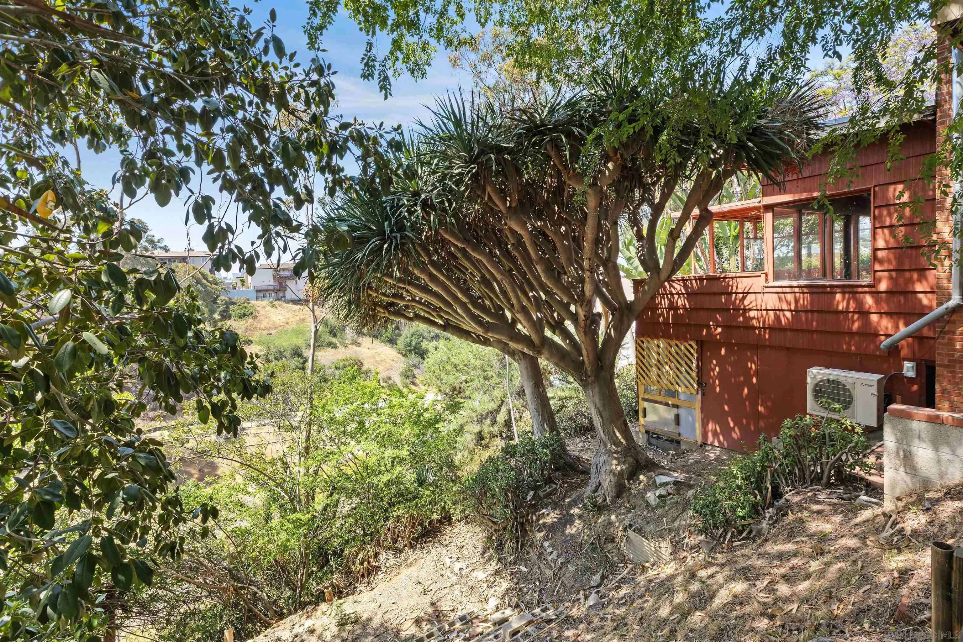 https://cdn.realtyfeed.com/cdn/127/250031976/414f163865a00a18089463c8f85f865e.webp