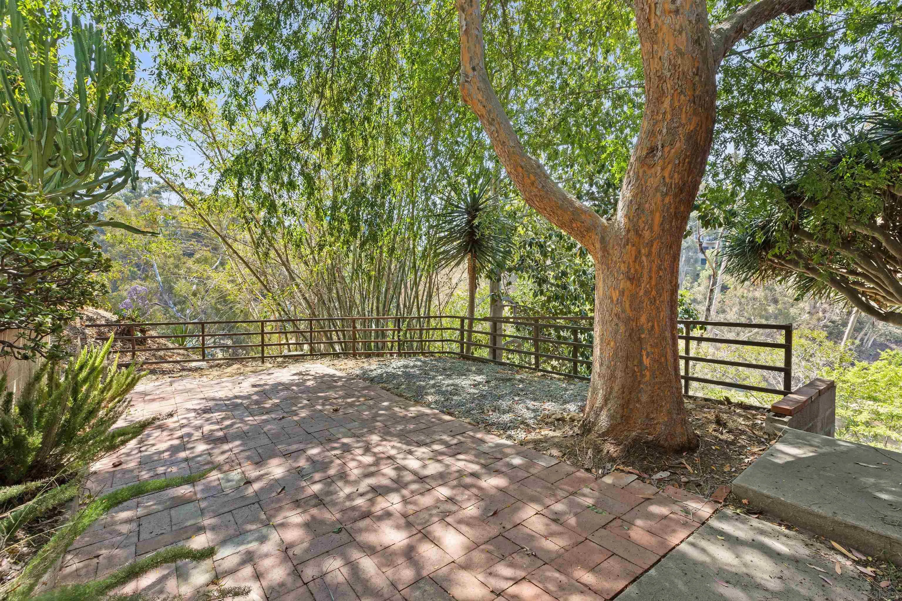https://cdn.realtyfeed.com/cdn/127/250031976/664d0bcf9e46d3e0866f39fed039b279.webp