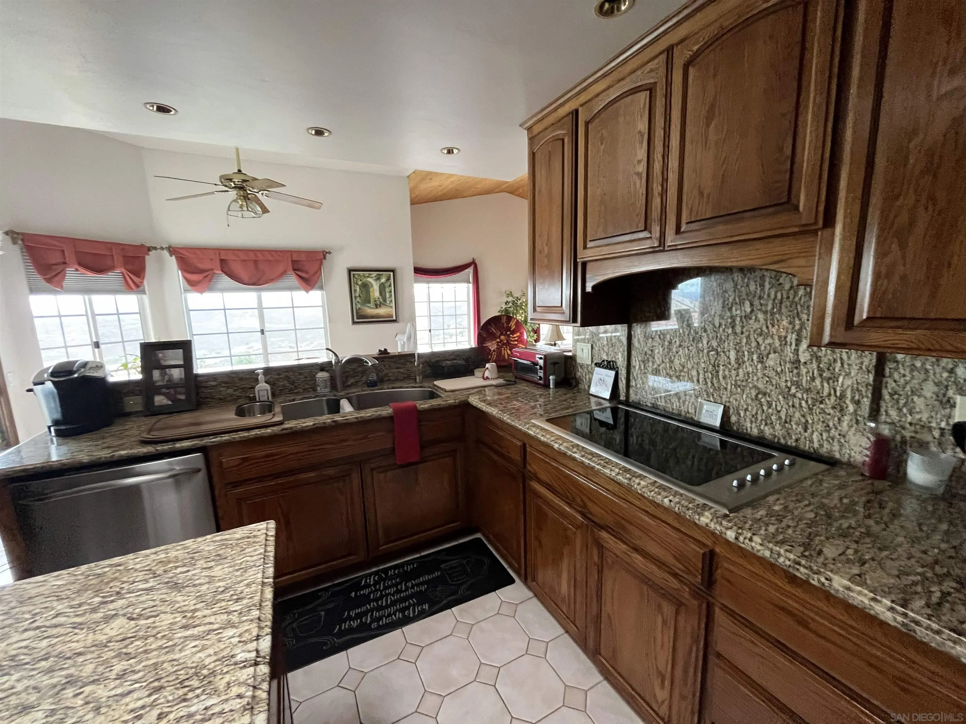 https://cdn.realtyfeed.com/cdn/127/250031990/5f985fd325ee7c129c18d07edc84bfd3.webp