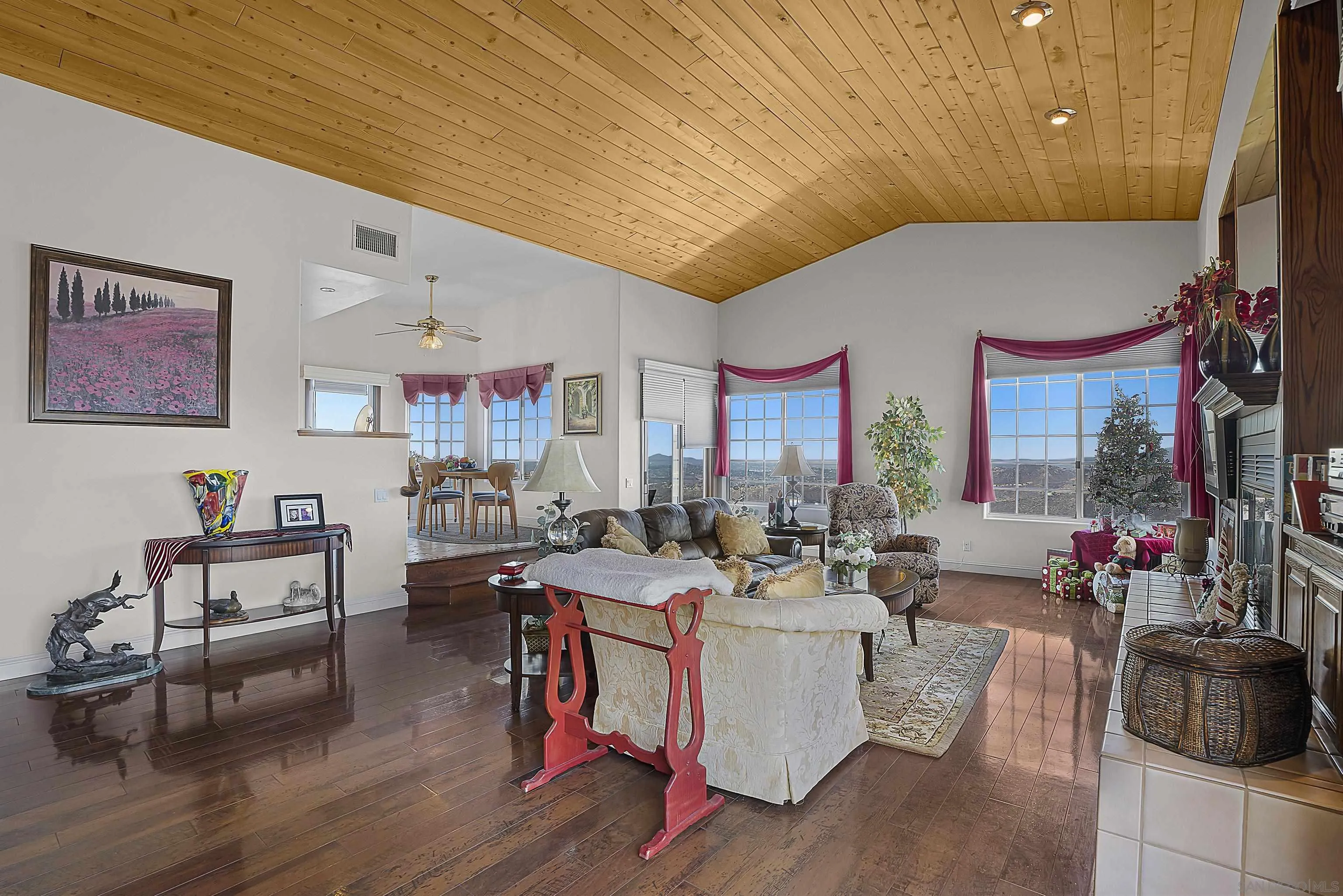 https://cdn.realtyfeed.com/cdn/127/250031990/625af4d944ea050cf56f471f836abd04.webp