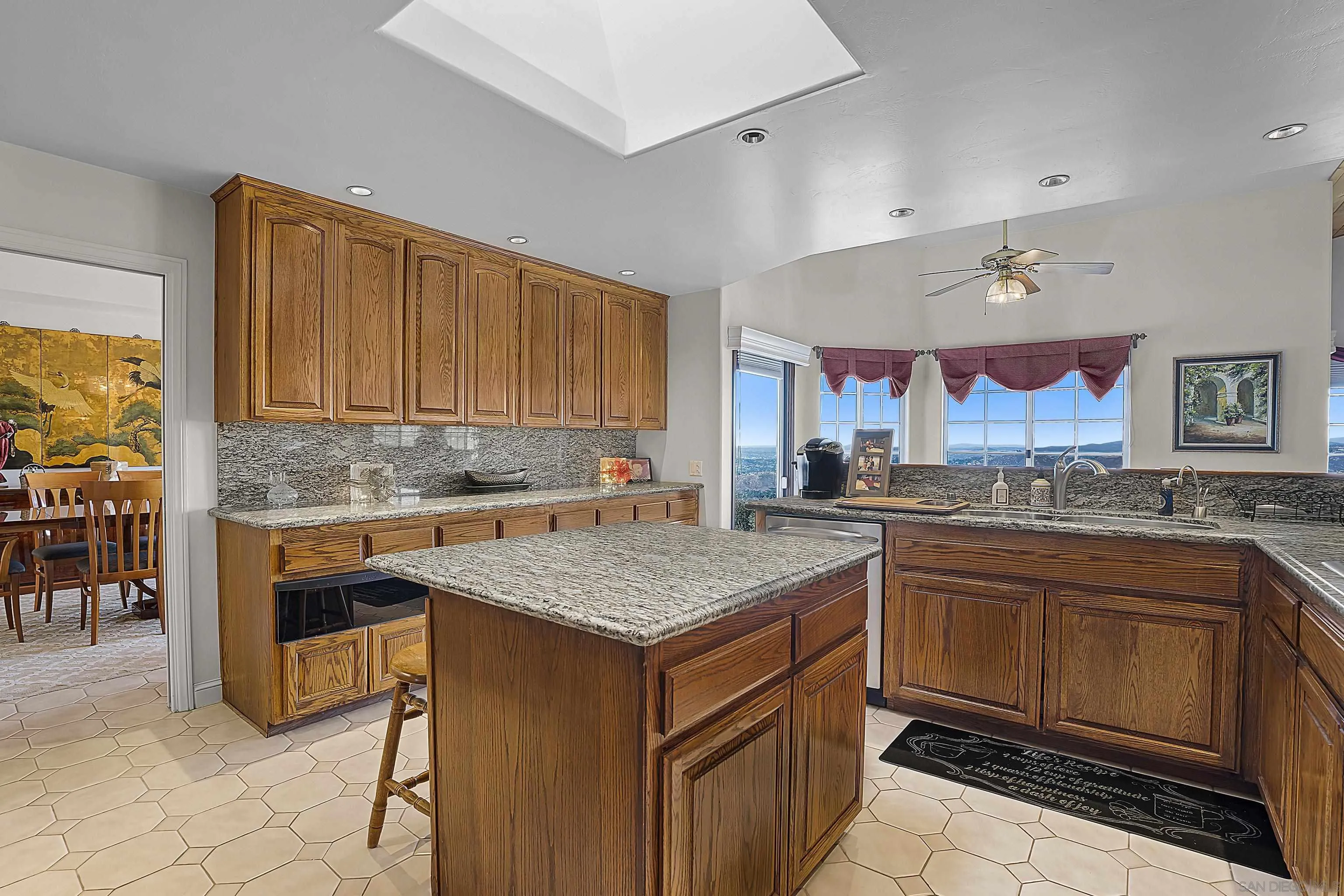https://cdn.realtyfeed.com/cdn/127/250031990/6bc9e7b7b5bc82d8641fc9e04d0b6428.webp