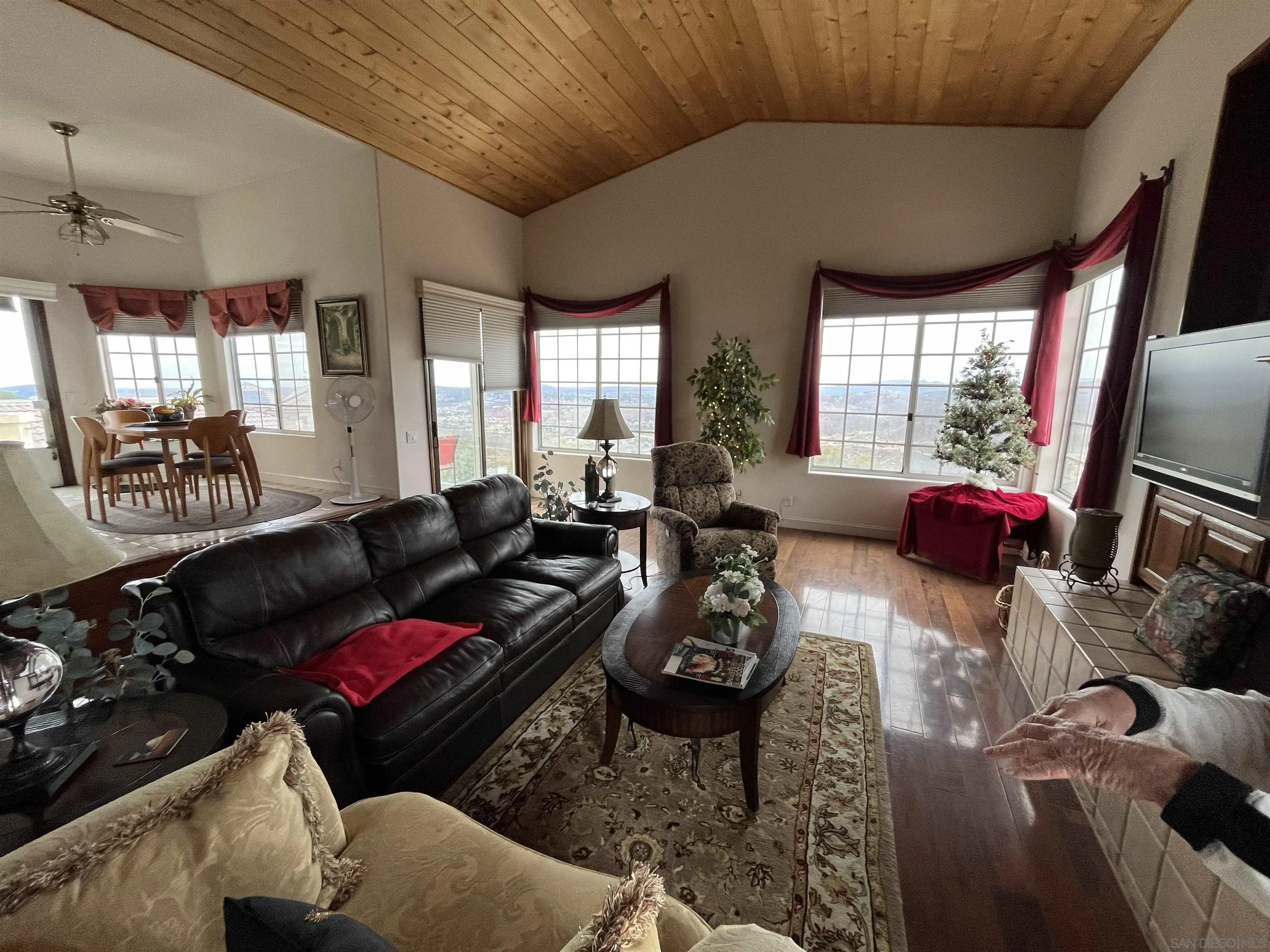 https://cdn.realtyfeed.com/cdn/127/250031990/a14348510597072f3c8294a86f5bda21.webp