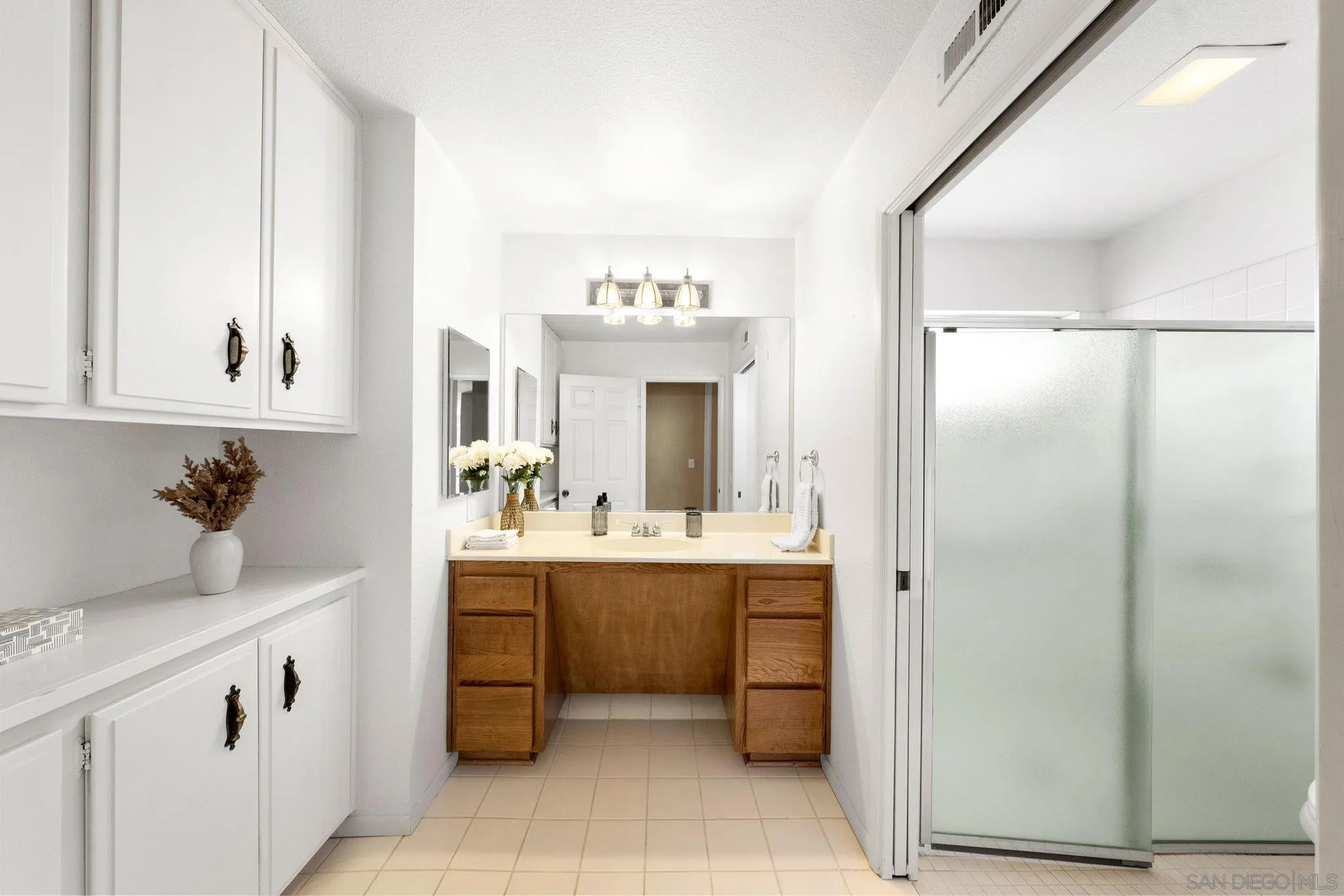 https://cdn.realtyfeed.com/cdn/127/250031993/071debb1f05505f6c25706173c82d885.webp