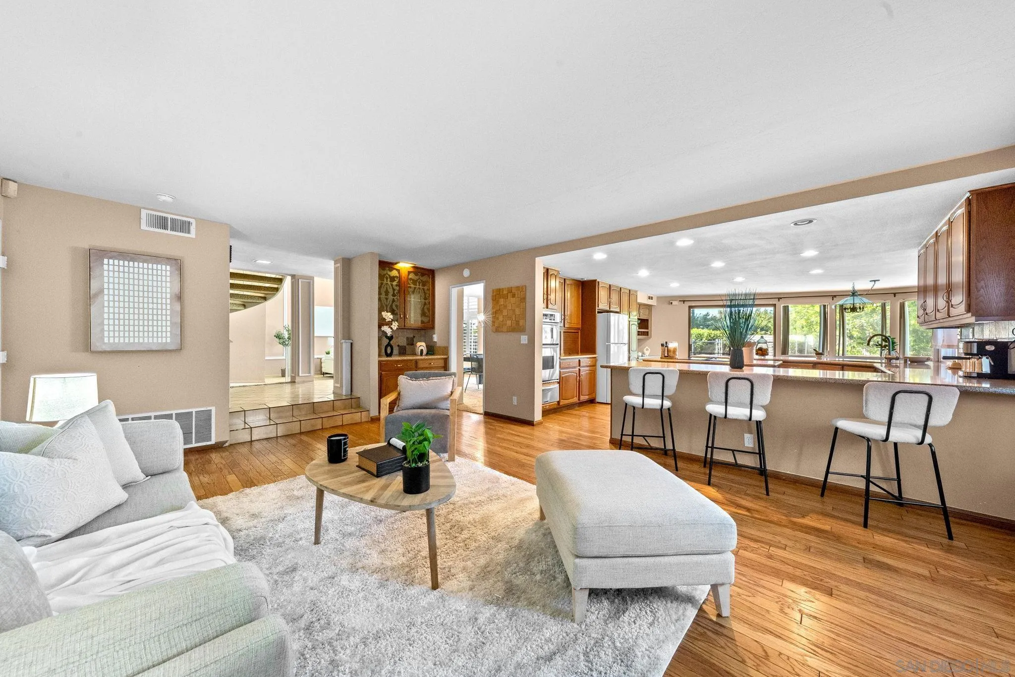https://cdn.realtyfeed.com/cdn/127/250031993/3caf20abbb1ab5e7e3584560581c167f.webp