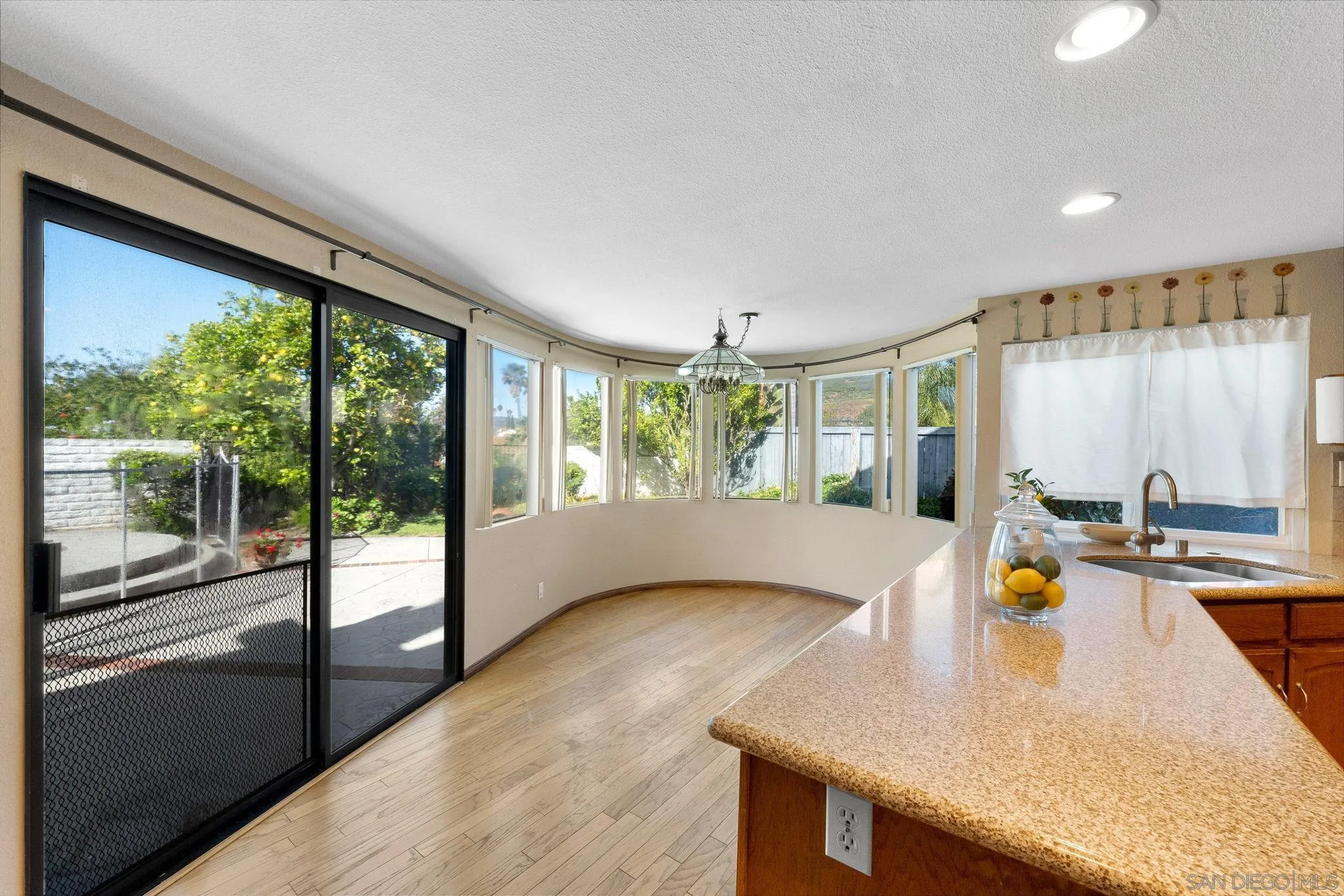 https://cdn.realtyfeed.com/cdn/127/250031993/6a63c09db094048f1ebf3bda188679a2.webp