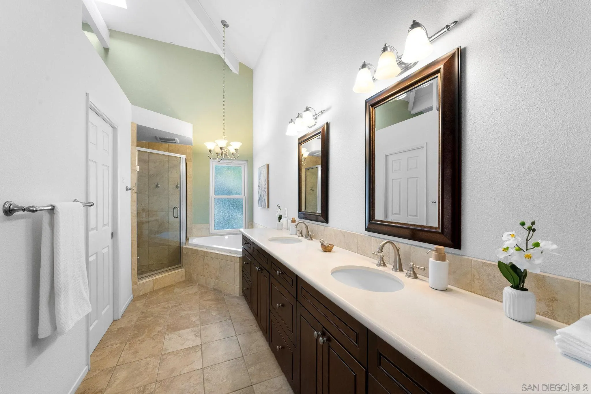 https://cdn.realtyfeed.com/cdn/127/250031993/e4e3589cb2b4d472be0ab63271deedfa.webp