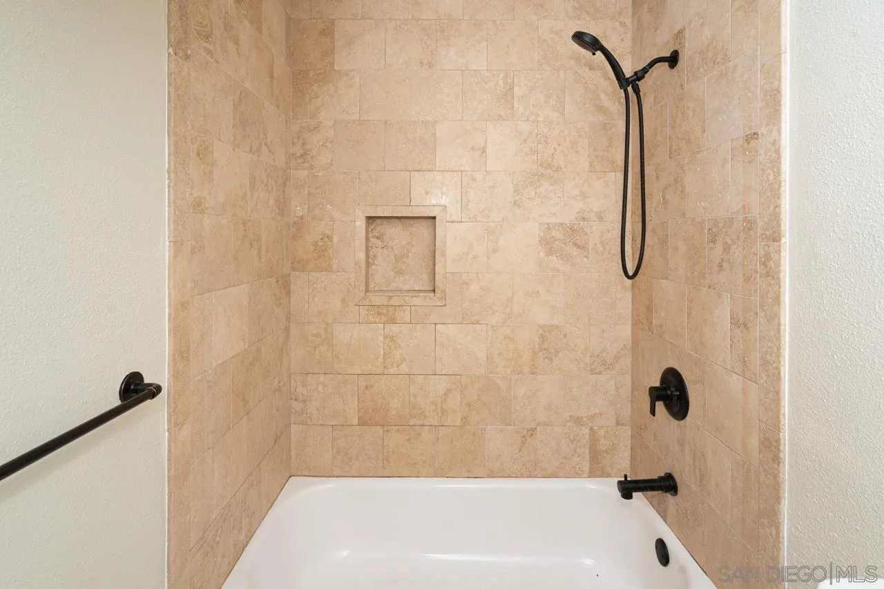 Photo #17: 250031995 Listing: Photo #17