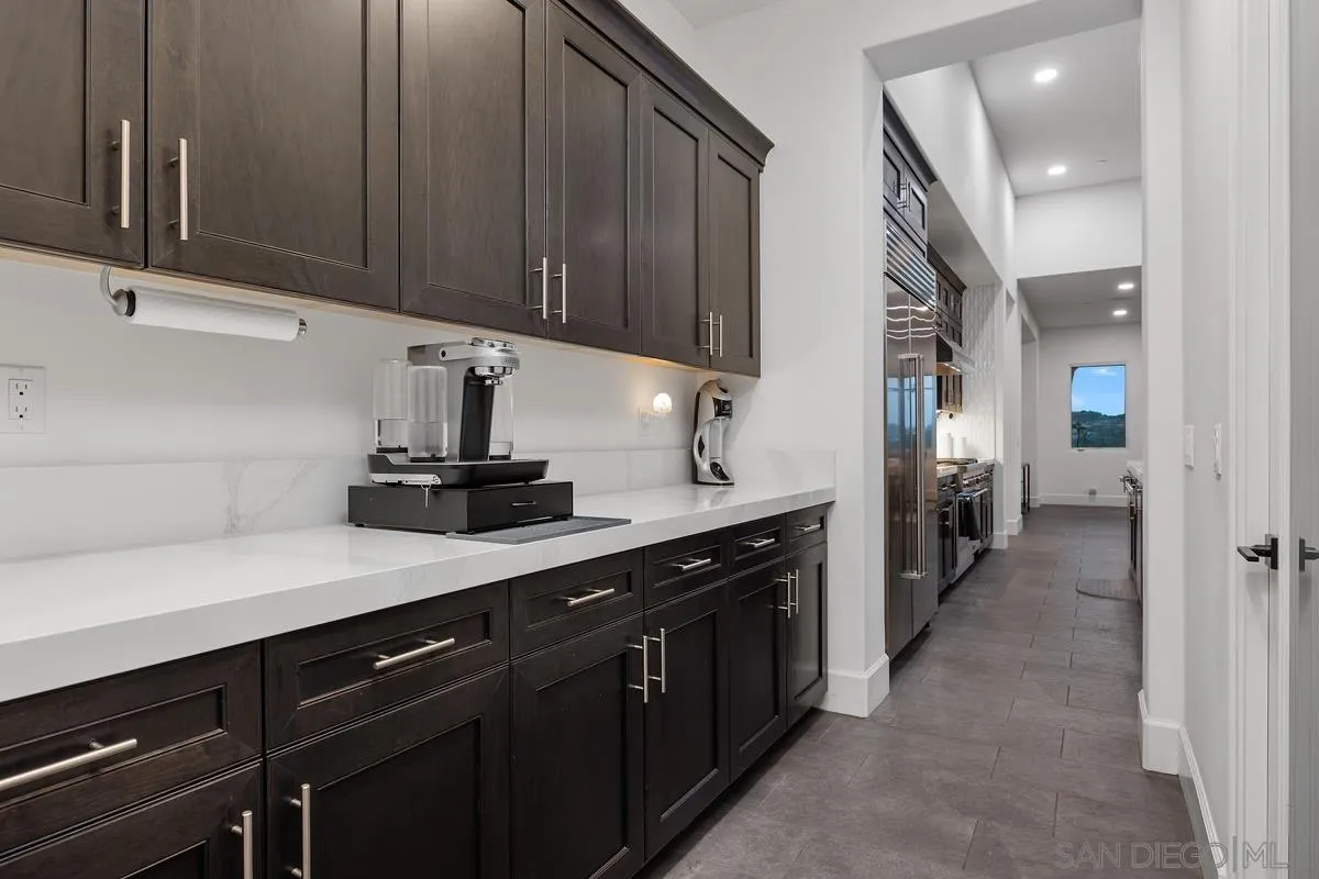 https://cdn.realtyfeed.com/cdn/127/250032012/1bc6c60e2bd5c94ded1d739937dcc010.webp