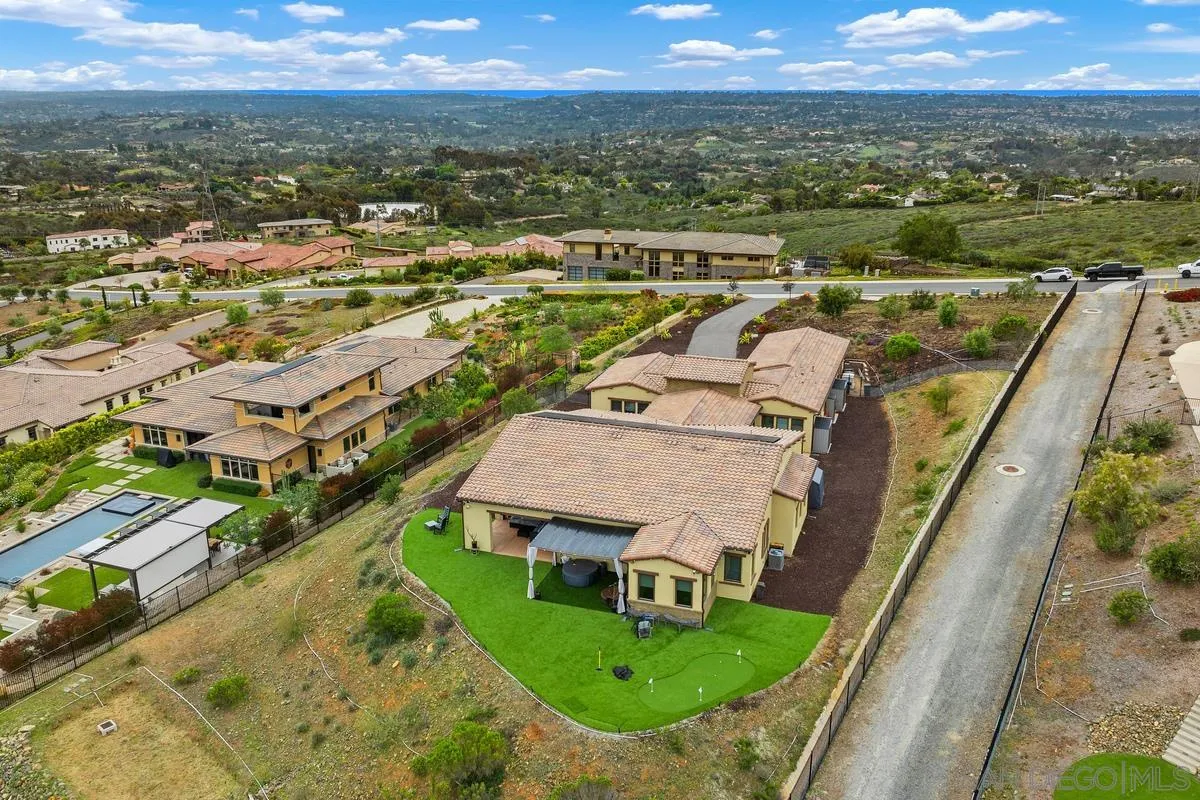 https://cdn.realtyfeed.com/cdn/127/250032012/45604a8b35918c4398376507cc7e5d4c.webp