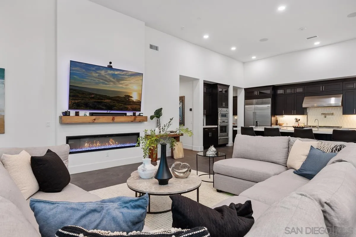 https://cdn.realtyfeed.com/cdn/127/250032012/4c3a7ce6cc70bf68457e7e8eb9e8f744.webp