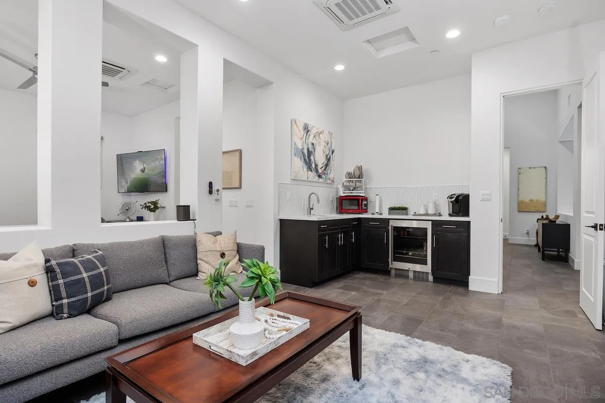 https://cdn.realtyfeed.com/cdn/127/250032012/77207c03aeeccb30360c3ef9bf41c8f0.webp