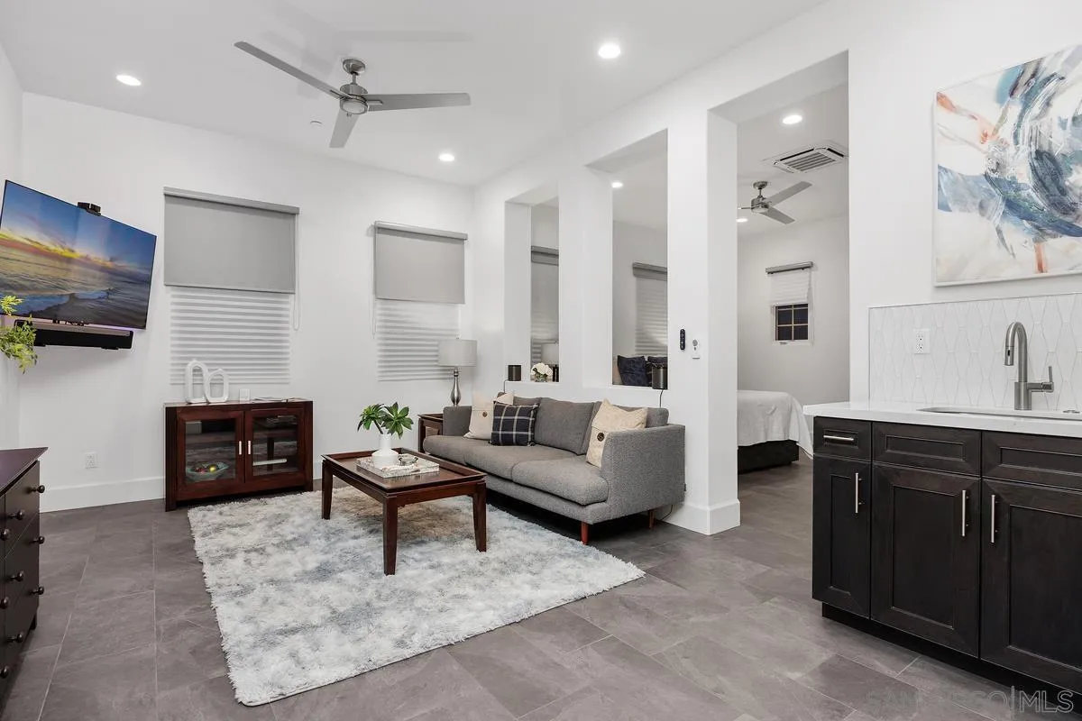 https://cdn.realtyfeed.com/cdn/127/250032012/fa5ca59087d8425750daa3909fcb6483.webp
