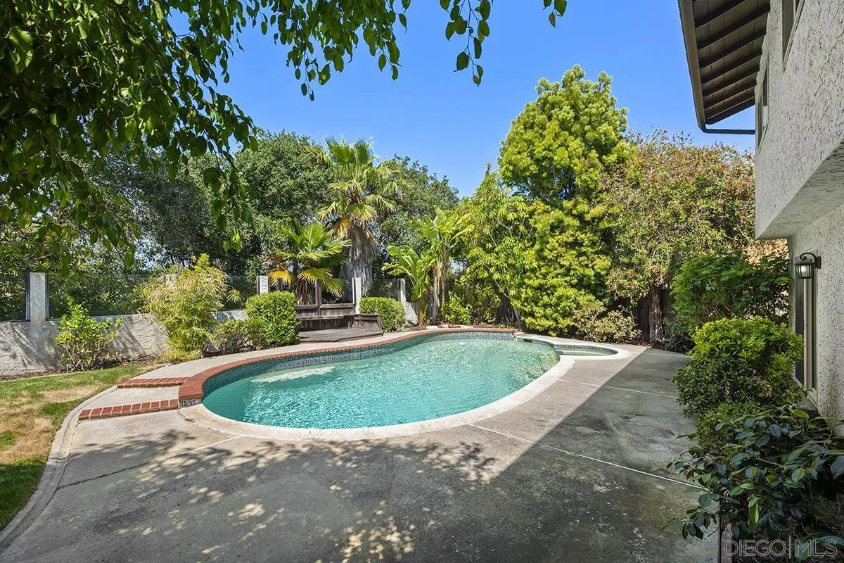 https://cdn.realtyfeed.com/cdn/127/250032013/dcb1a4dc720dcea213acbebb48ebdf9b.webp