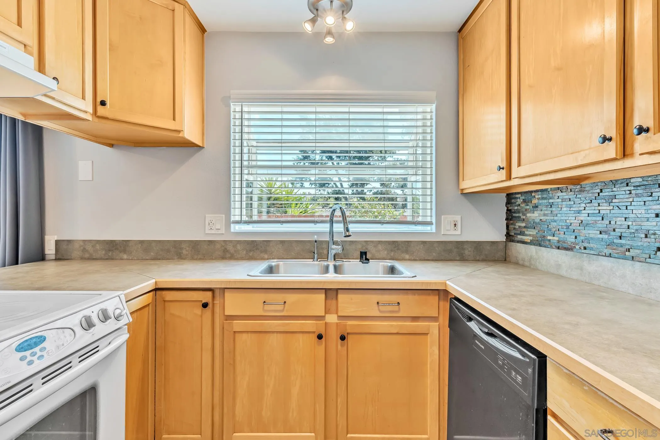 Photo #14: 250032014 Listing: Photo #14