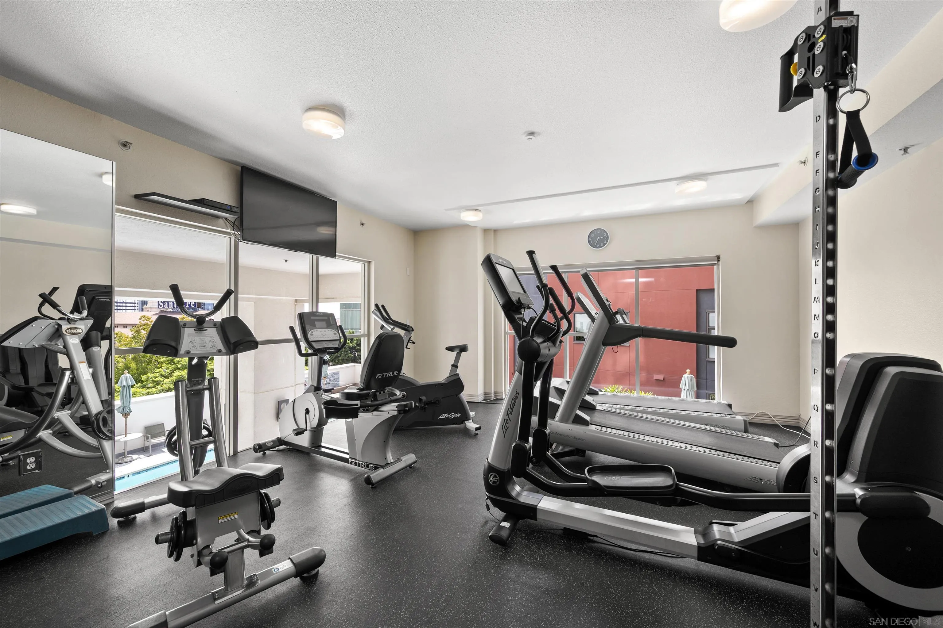 https://cdn.realtyfeed.com/cdn/127/250032038/c84f71bcc5d0f0a642a2a5a72552242b.webp