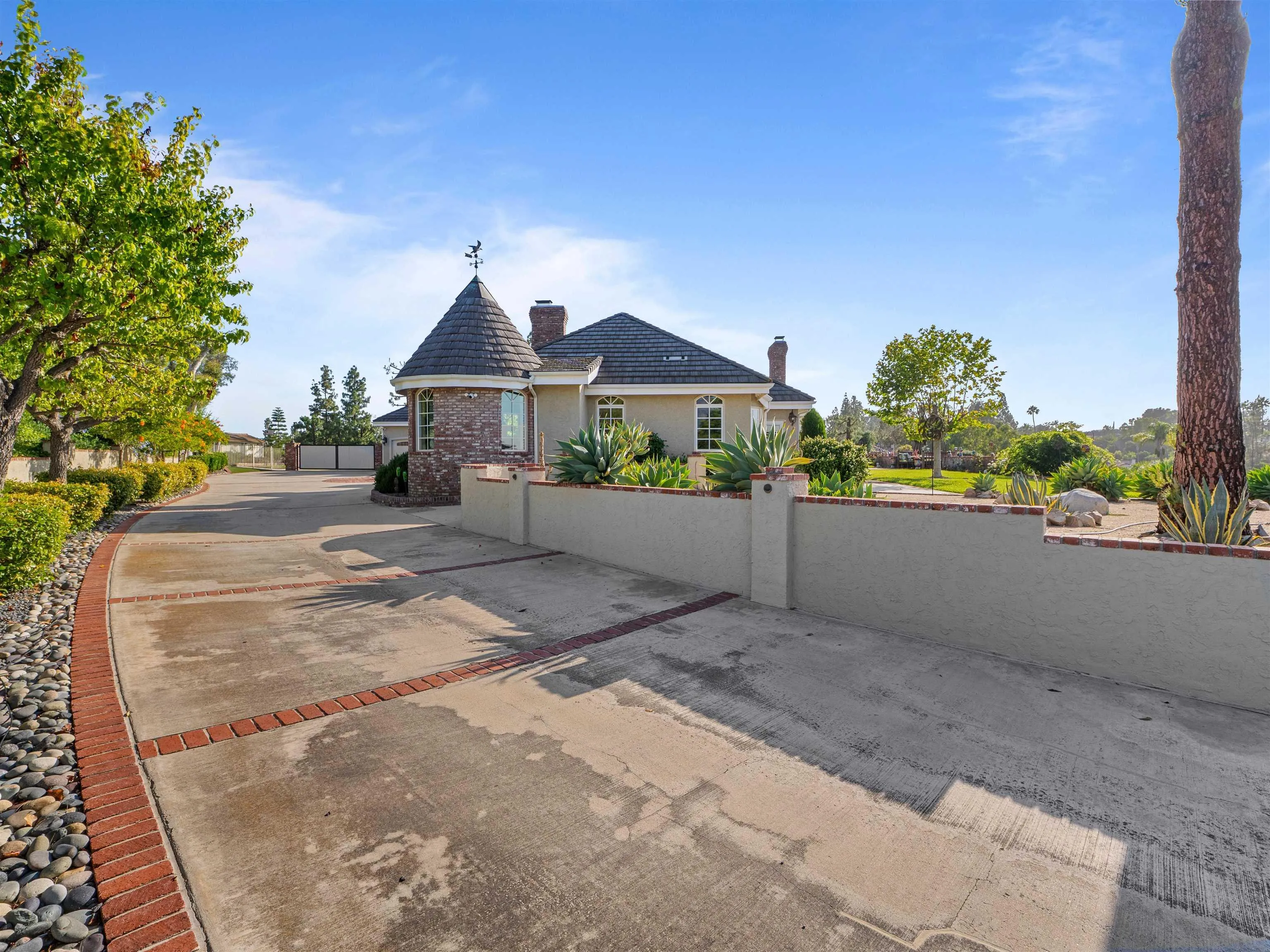 https://cdn.realtyfeed.com/cdn/127/250032039/0de33f6ffd6cb6af421041fadedb45b6.webp