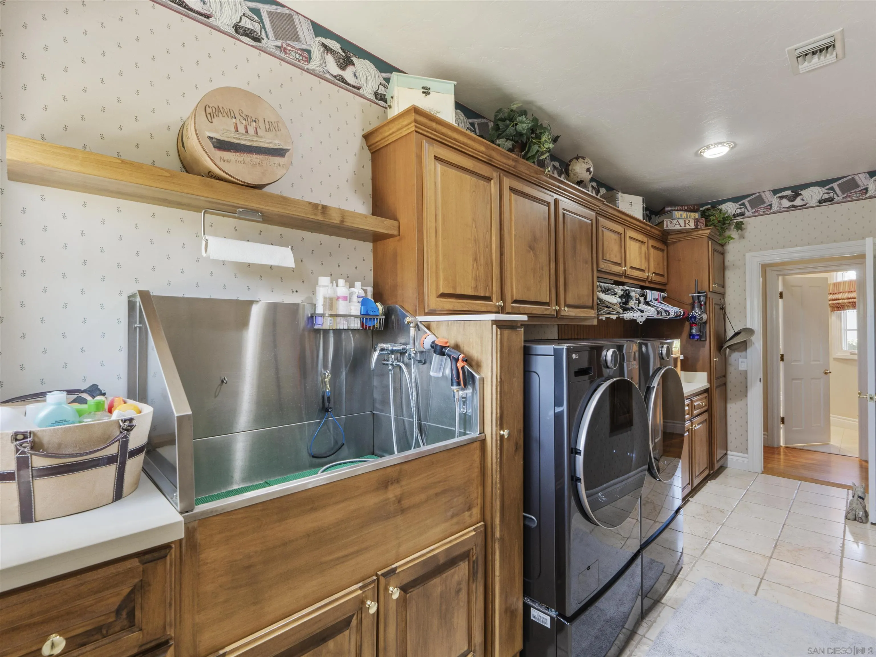 https://cdn.realtyfeed.com/cdn/127/250032039/5d7bfa19f8f65b87aca8d63f11afca5d.webp