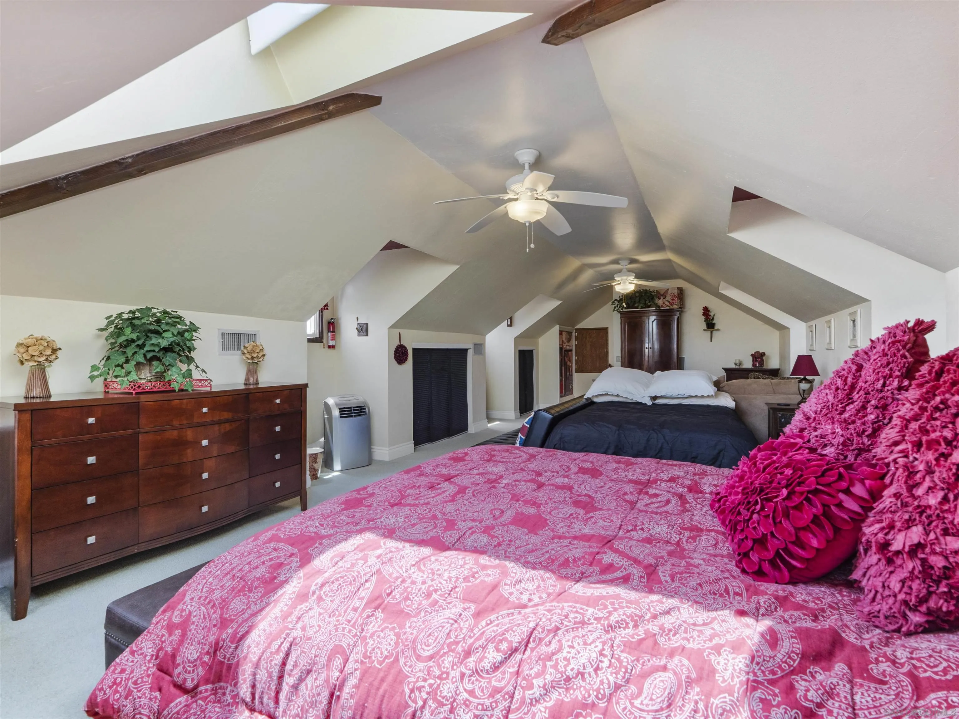 https://cdn.realtyfeed.com/cdn/127/250032039/7e3498a56e3c0bc2d330637468d0a983.webp