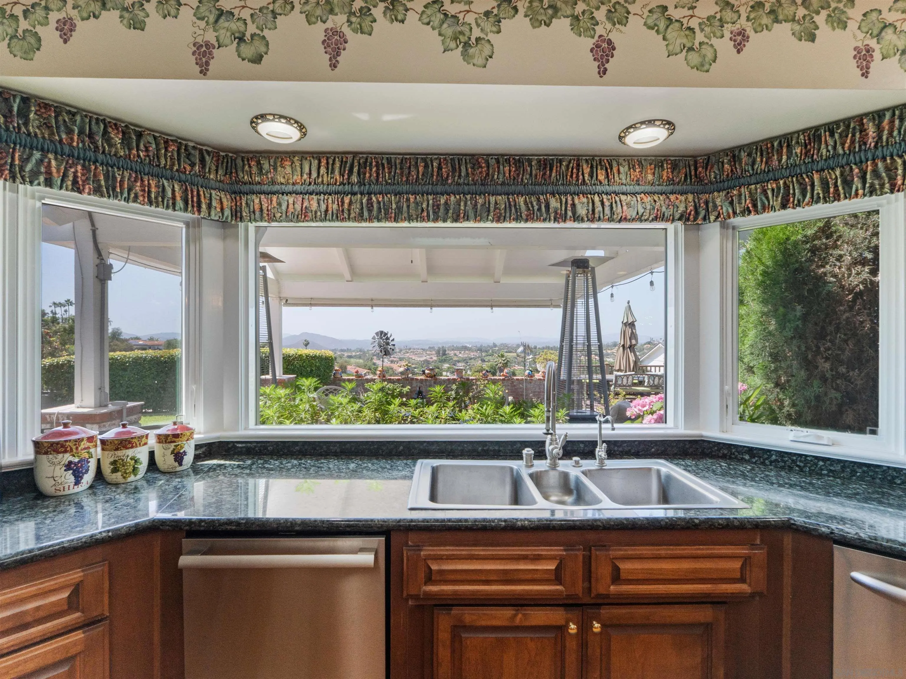 https://cdn.realtyfeed.com/cdn/127/250032039/858a9cabd908da0c6ab363dfc5e5df01.webp