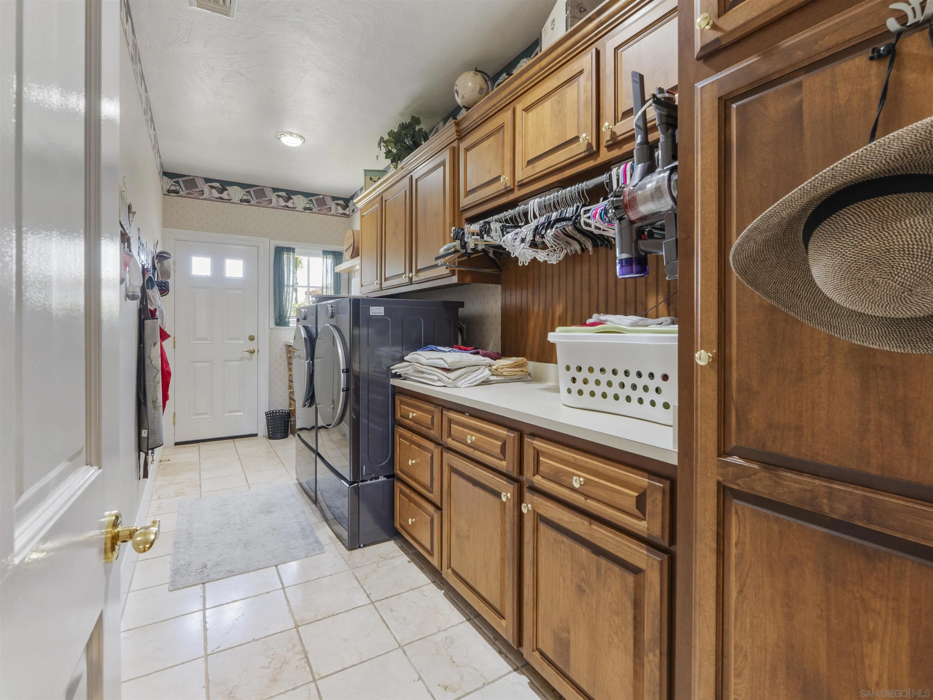 https://cdn.realtyfeed.com/cdn/127/250032039/cd0ac70eeb0ac04807acca08c8c112e4.webp