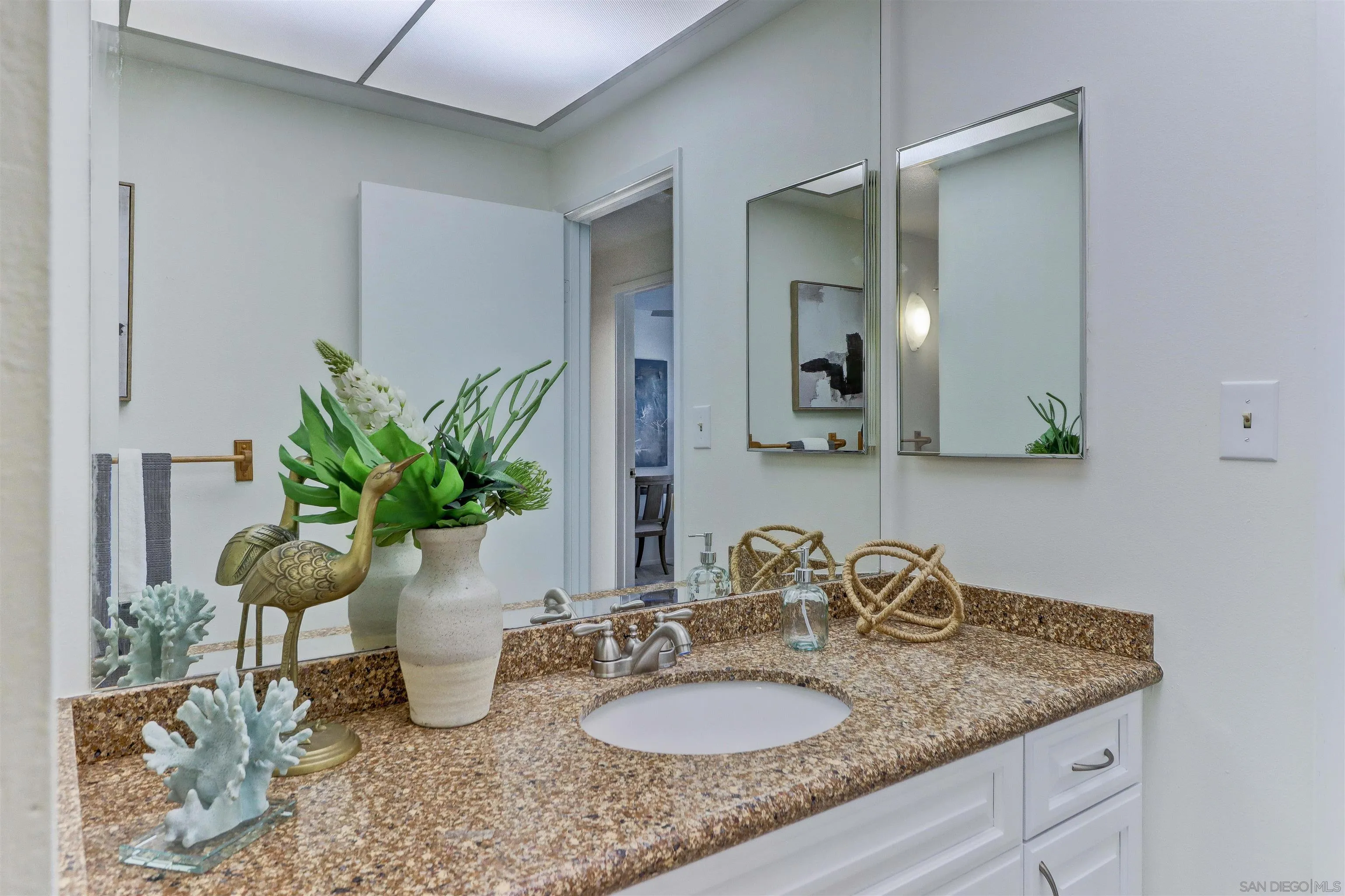 https://cdn.realtyfeed.com/cdn/127/250032040/55e02448393c5142e075a27b20b86616.webp