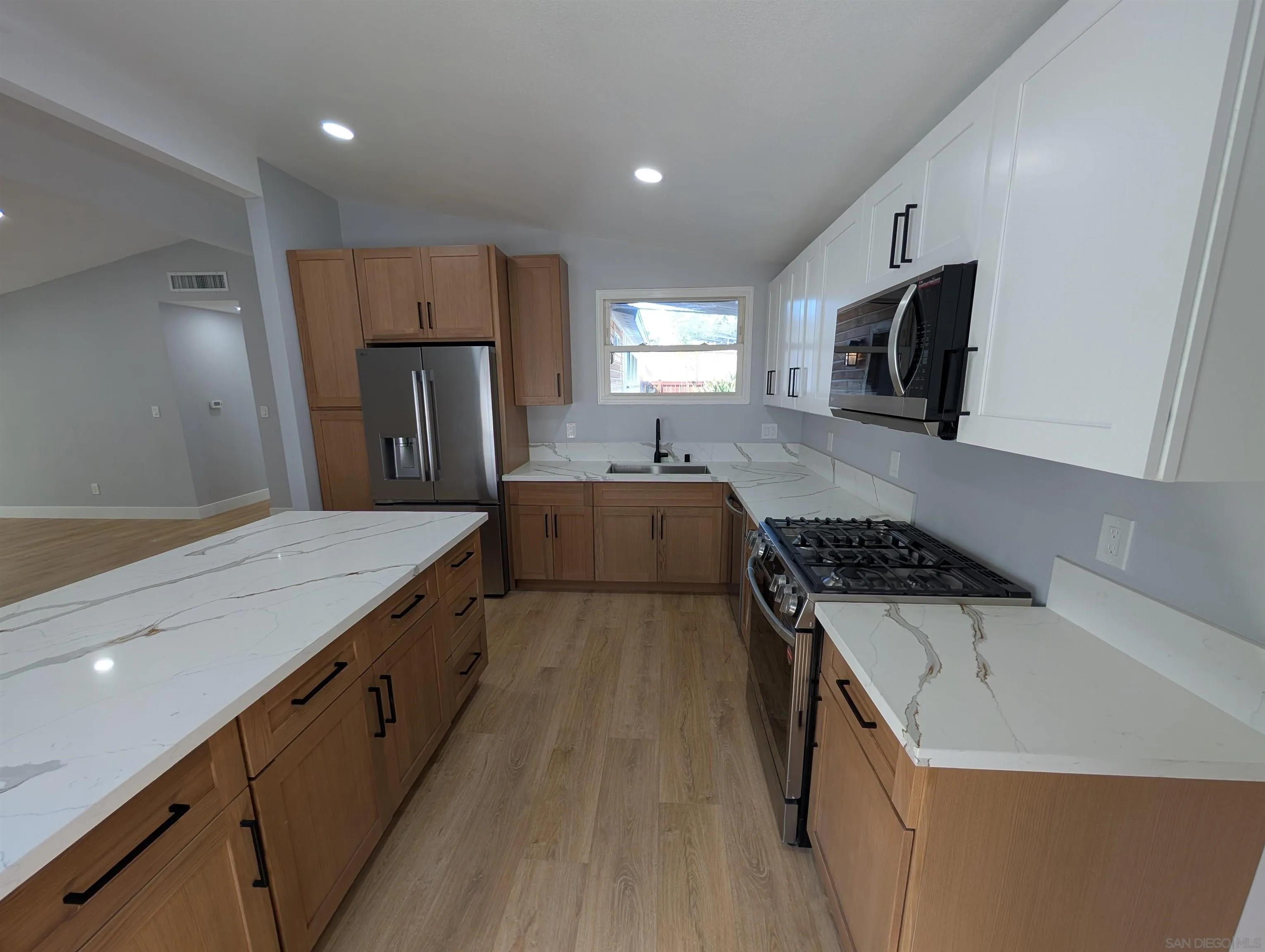 https://cdn.realtyfeed.com/cdn/127/250032050/2f8182b77df44c5cbe893b8308b79405.webp