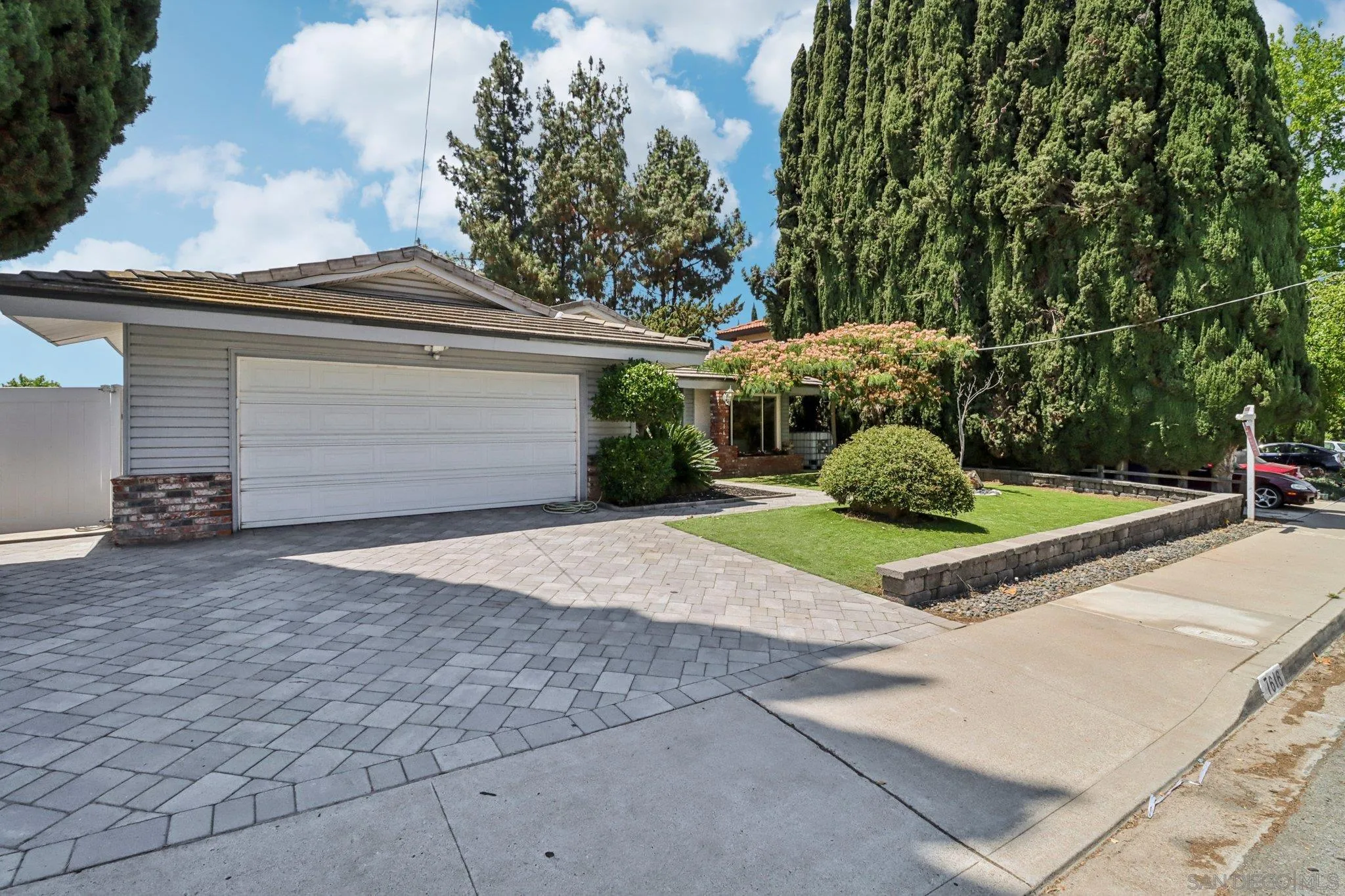 https://cdn.realtyfeed.com/cdn/127/250032060/77aaddb2c11d98f2cd00bae73086efe4.webp