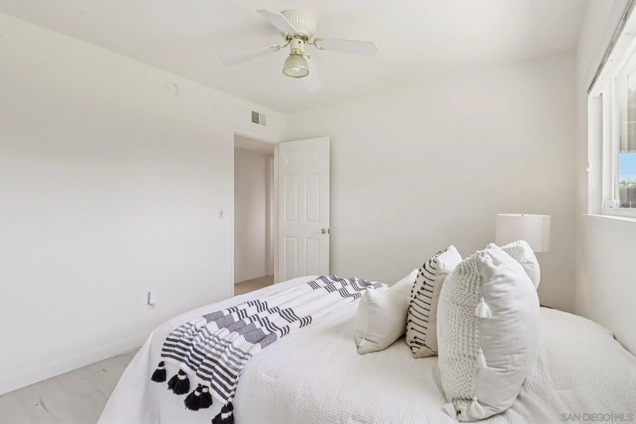 https://cdn.realtyfeed.com/cdn/127/250032060/ca42aa7d686b2eacf7be112d435cb911.webp