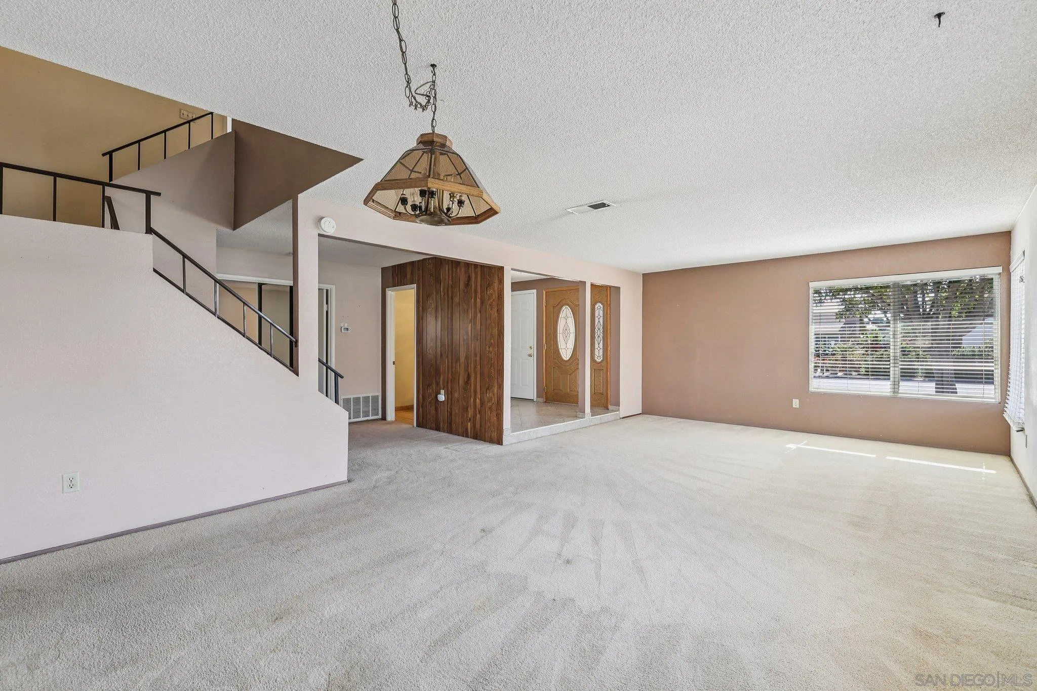 https://cdn.realtyfeed.com/cdn/127/250032074/36a612d807abf799d3e225f33ce26a98.webp