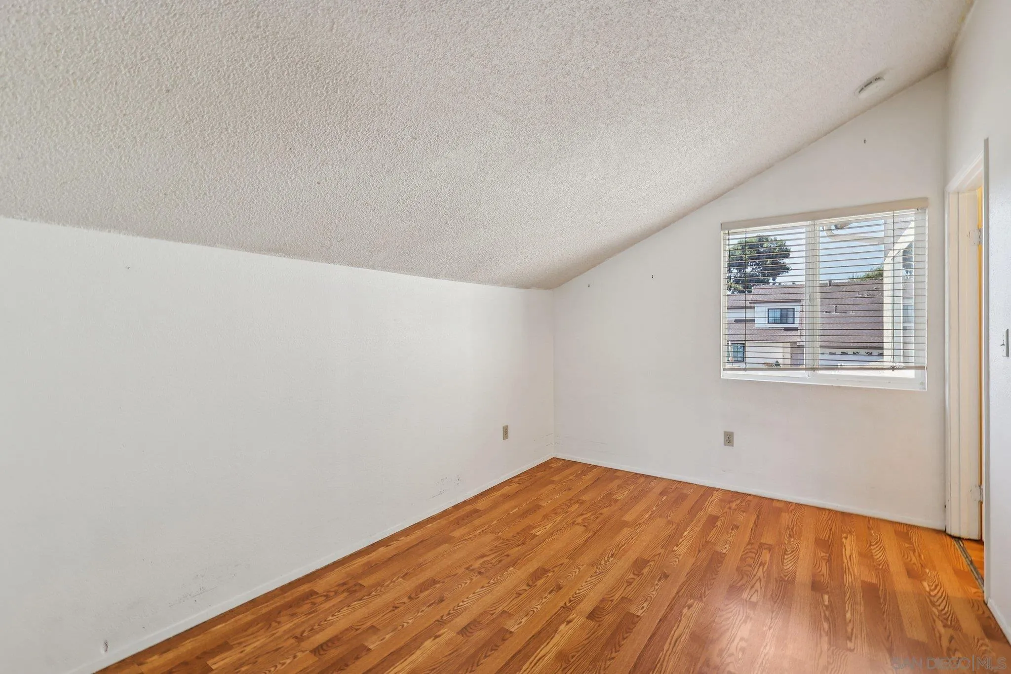 https://cdn.realtyfeed.com/cdn/127/250032074/3c610235af8ae4b41f76cdfaa866185f.webp