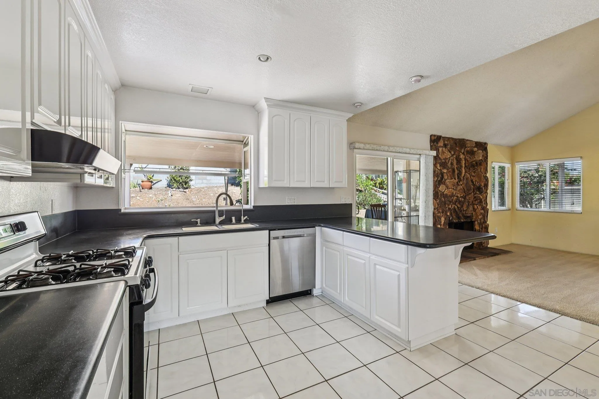 https://cdn.realtyfeed.com/cdn/127/250032074/4cf2f0e2aa561f8fca5cea5f90794cc7.webp