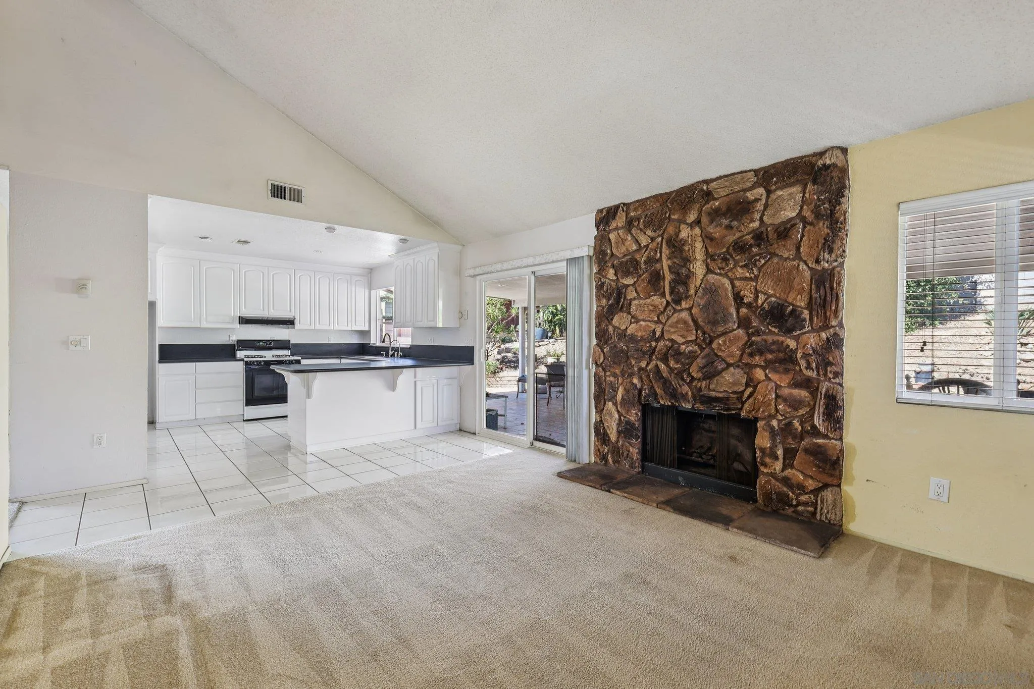 https://cdn.realtyfeed.com/cdn/127/250032074/586aa7e83cc2c1a425ab009d5678c67b.webp