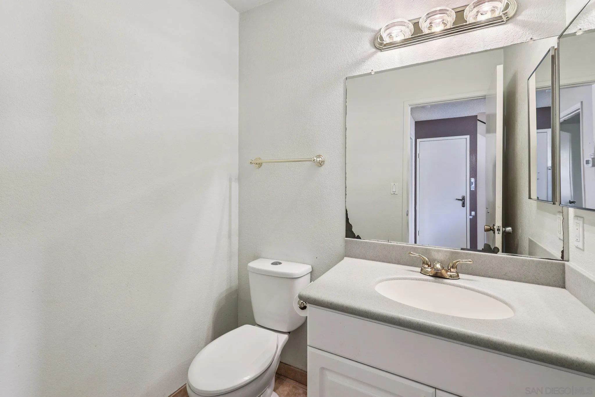 https://cdn.realtyfeed.com/cdn/127/250032074/e4e9bd3cc707d0765ef0172345063ef4.webp
