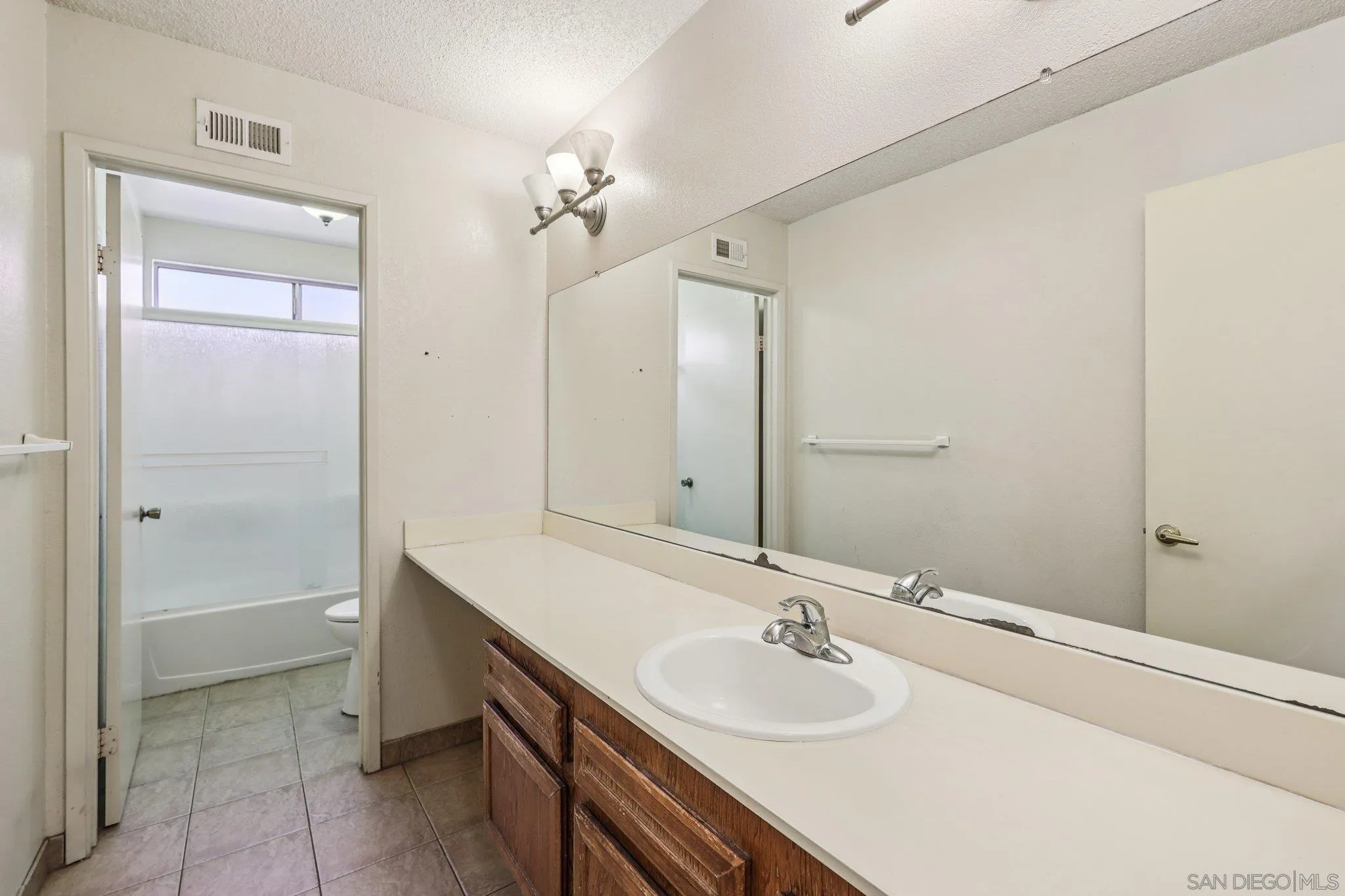 https://cdn.realtyfeed.com/cdn/127/250032074/efe02f5ec1c39ec674204657445f9d2b.webp