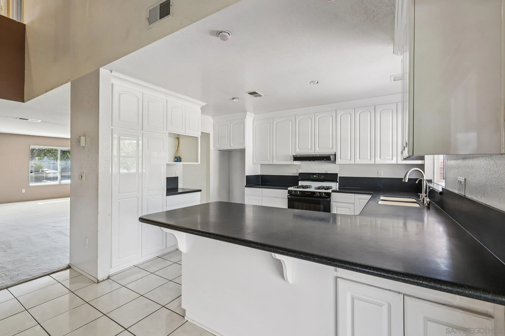 https://cdn.realtyfeed.com/cdn/127/250032074/f459849210b52a6b396bf5bc276b95af.webp