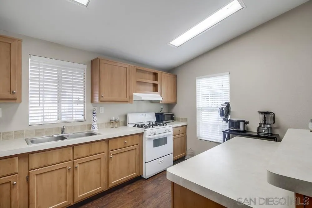 https://cdn.realtyfeed.com/cdn/127/250032080/fd6b1d12f3424cd94cb1eeab146d46c7.webp