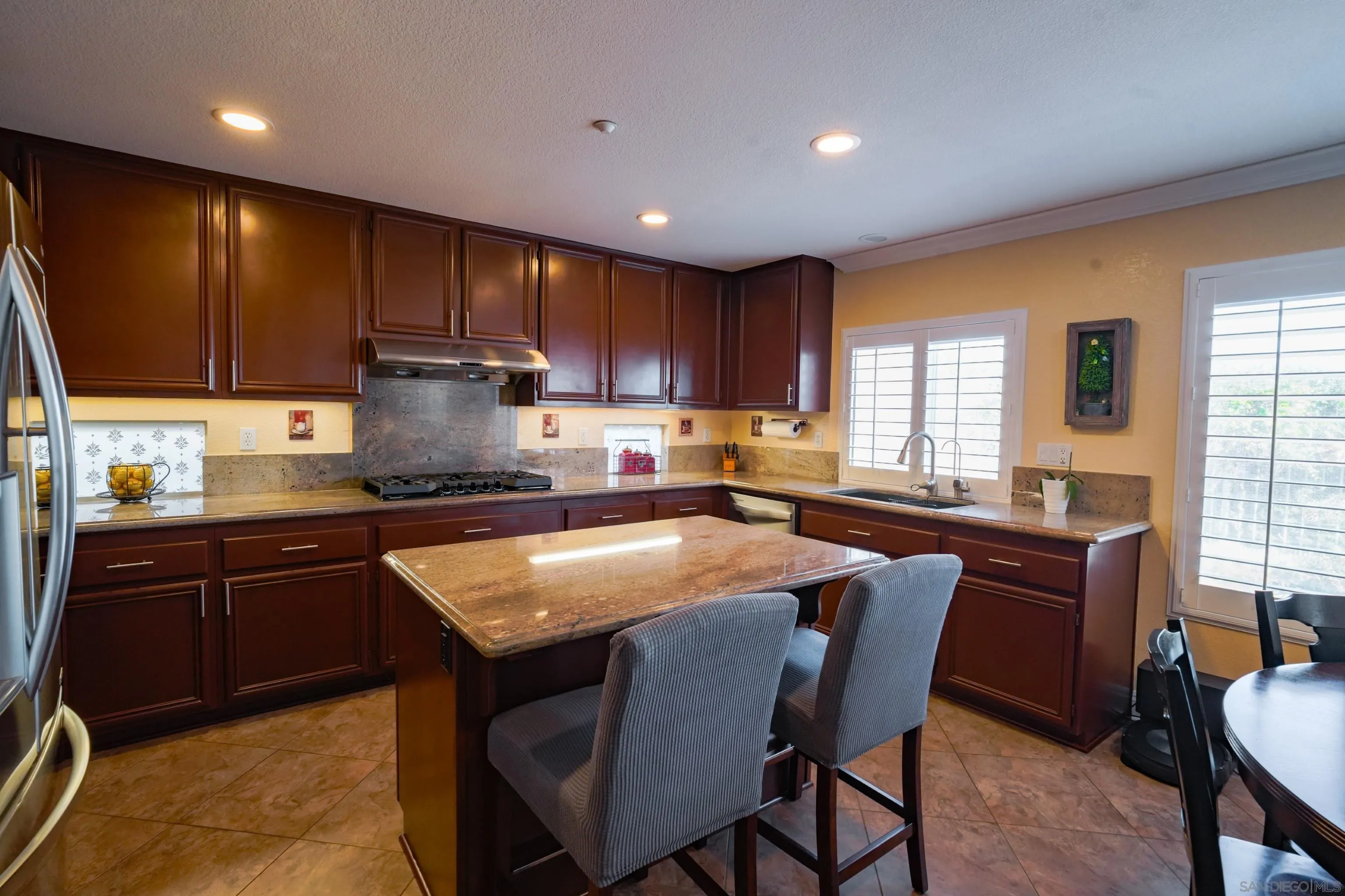 https://cdn.realtyfeed.com/cdn/127/250032083/9b66450f7074228e487e97aac1cc4214.webp