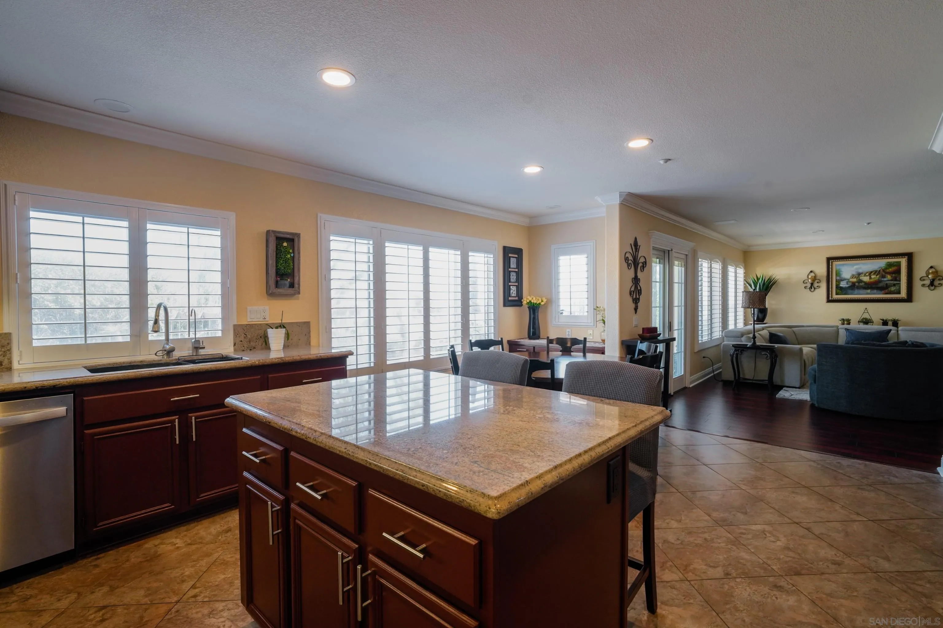 https://cdn.realtyfeed.com/cdn/127/250032083/eab45fa9d36b20bbfad06159f14a10b3.webp