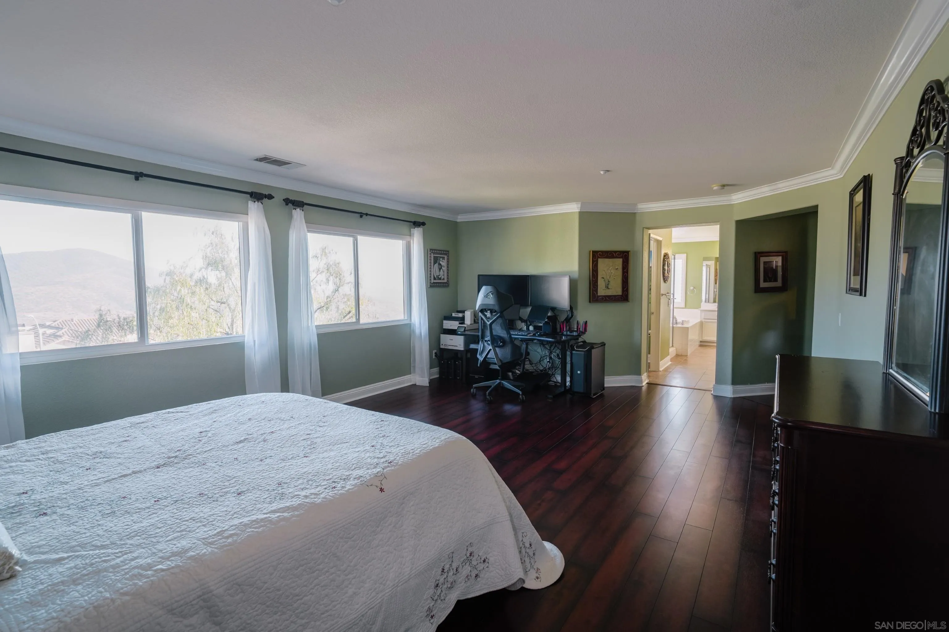 https://cdn.realtyfeed.com/cdn/127/250032083/ff02ebb20c09e8ca7fc34d05920d0320.webp