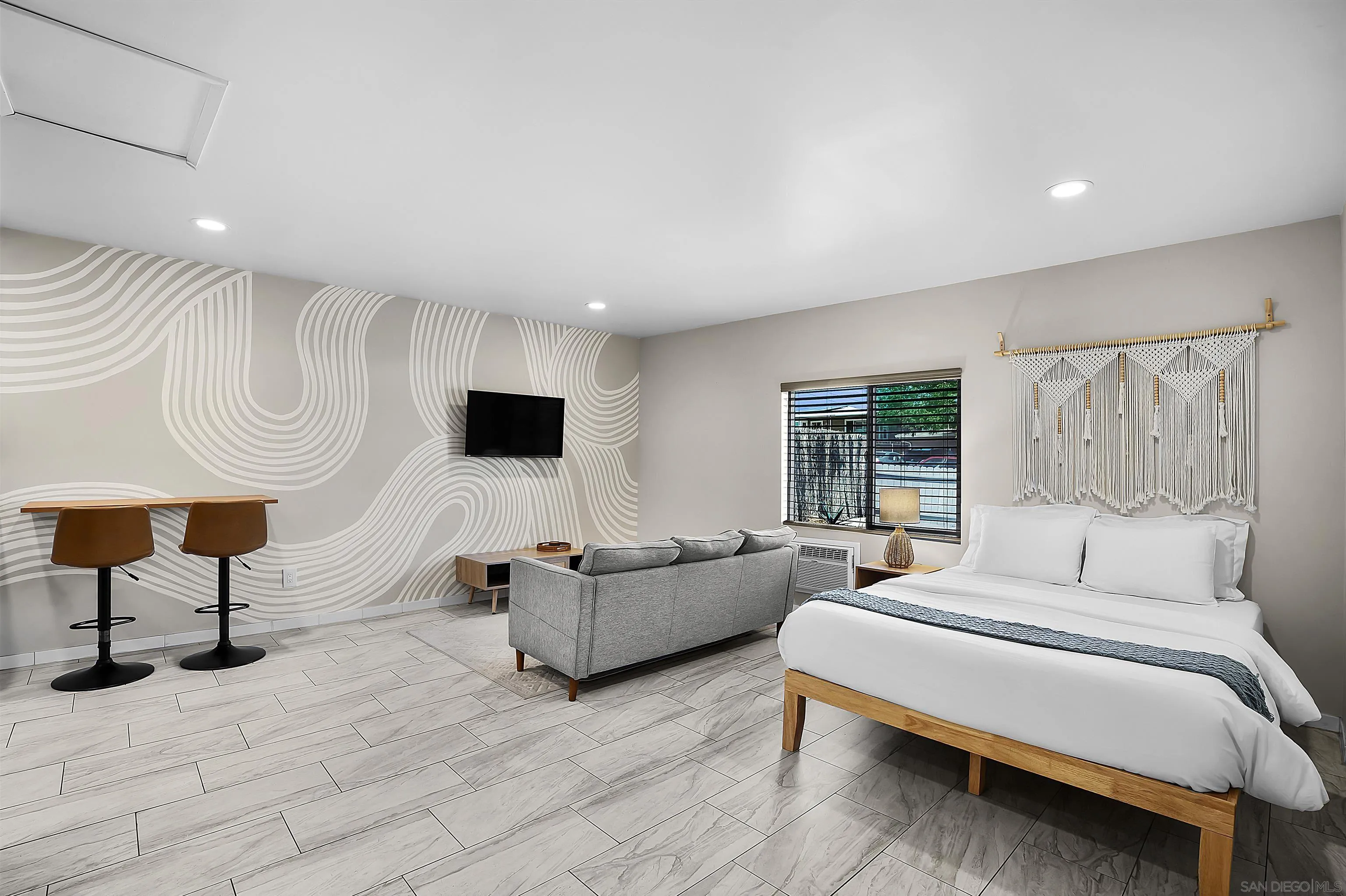 https://cdn.realtyfeed.com/cdn/127/250032091/e8eb7ffe413cbbf1135d80b83dbc9a51.webp