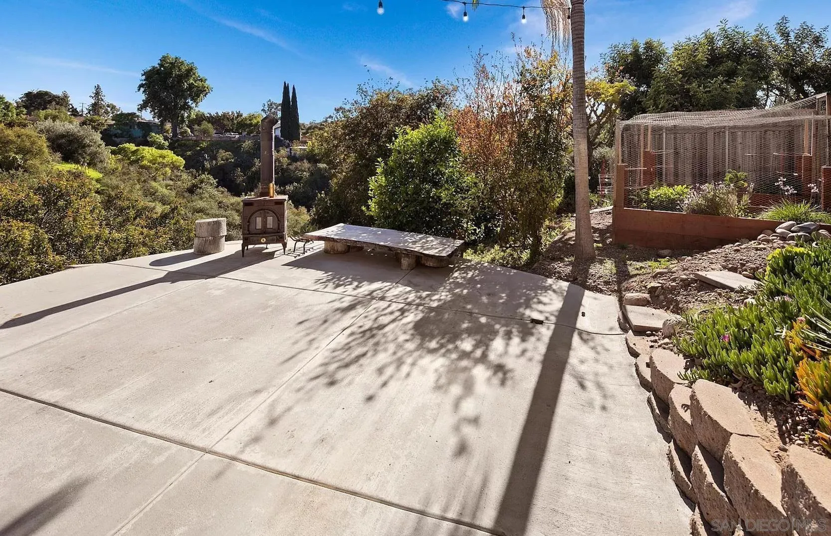 https://cdn.realtyfeed.com/cdn/127/250032092/bcc9b86e37d2bfc3adad095b4e98eb64.webp