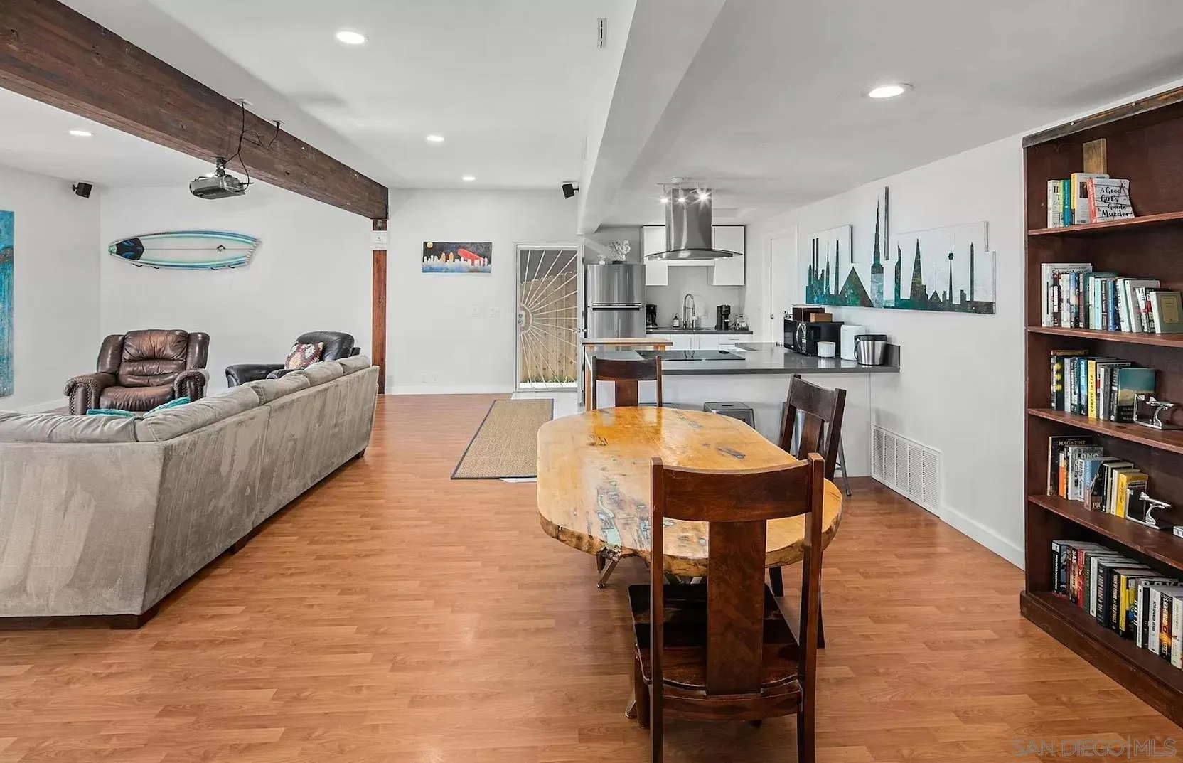 https://cdn.realtyfeed.com/cdn/127/250032092/f51b53bc5d54193503bda73e3485ee7a.webp